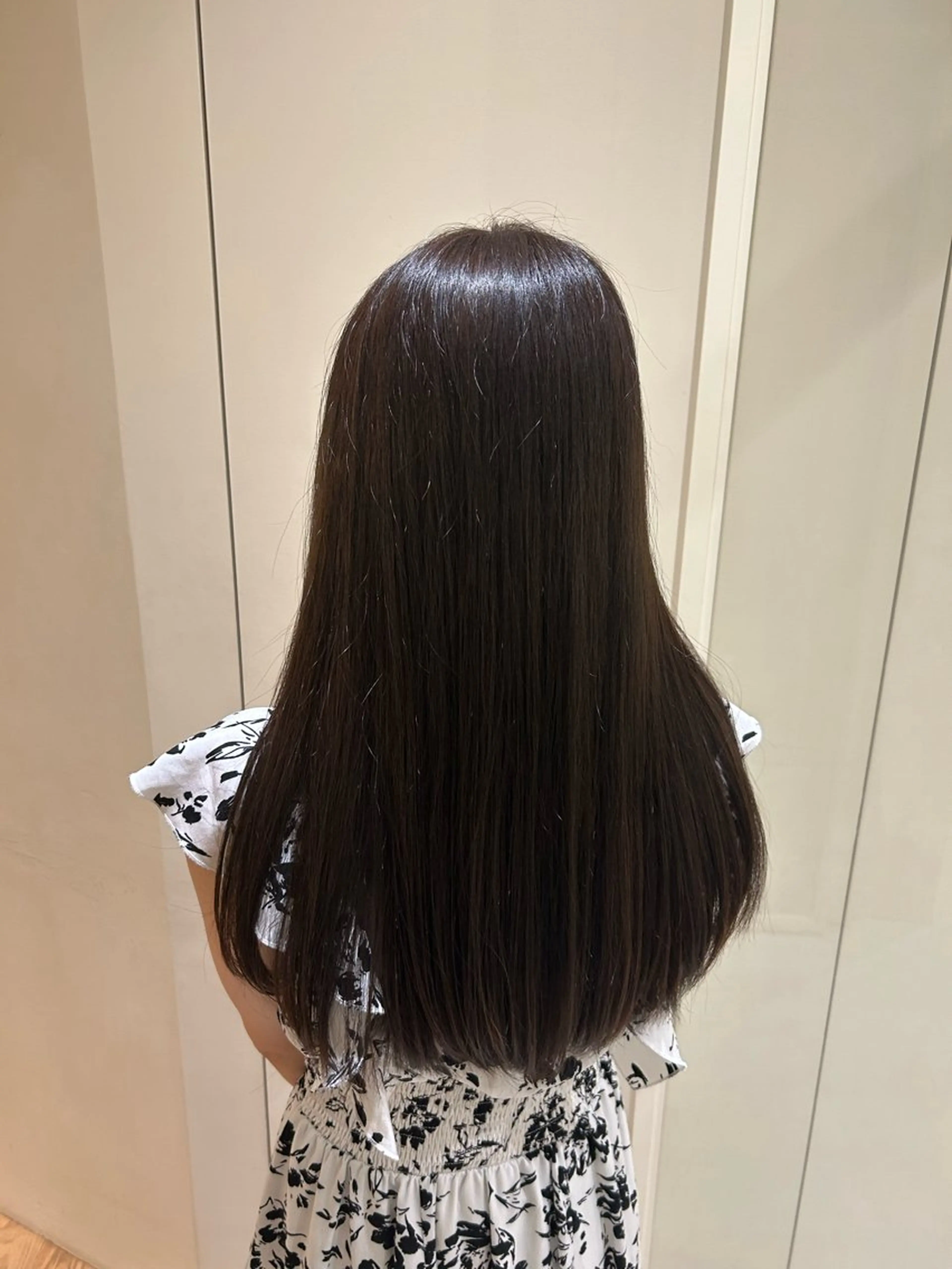 カラー ブラウンカラー オリーブブラウン 菰口 美優 NEROのヘアスタイル