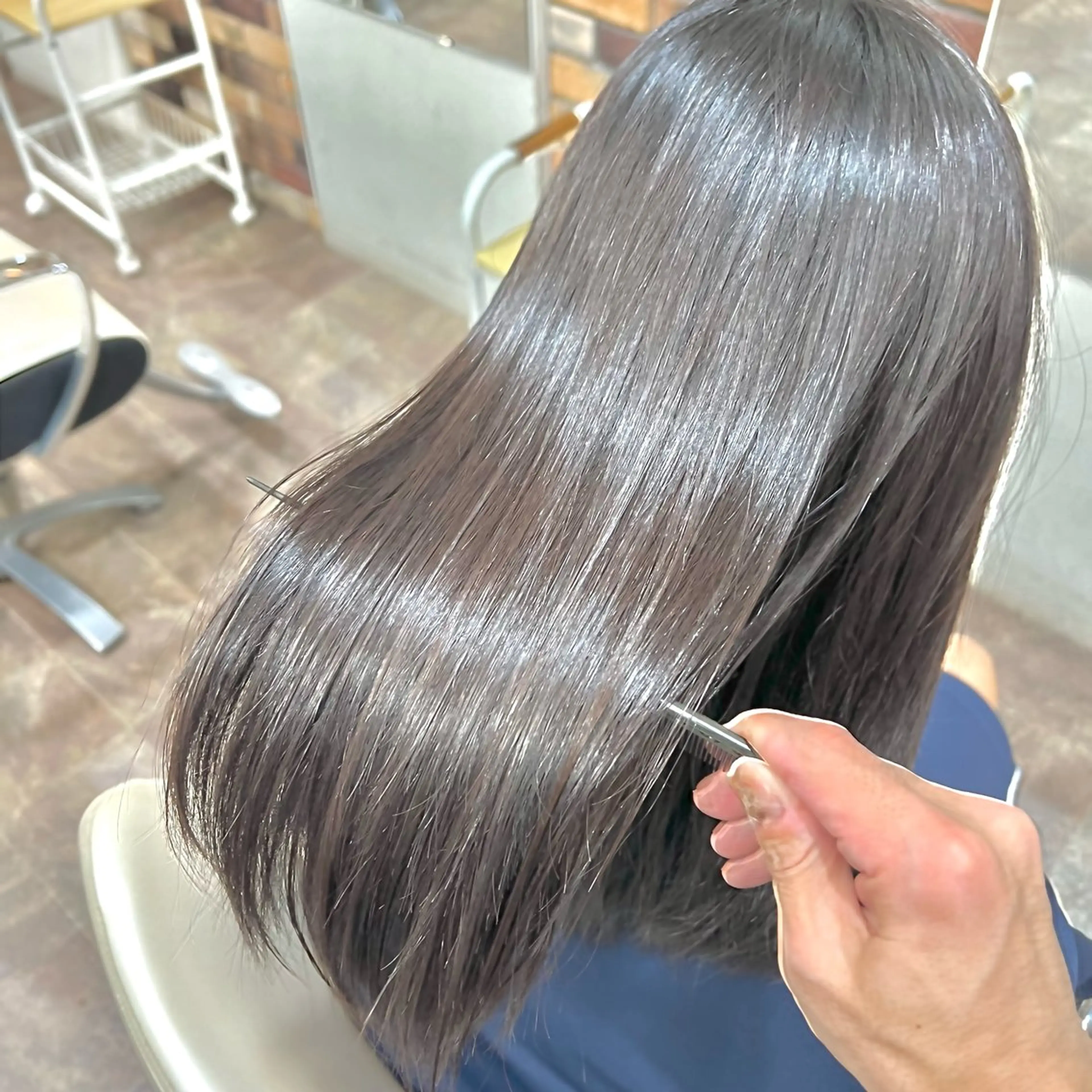 セミロング スパークヘア所属・大人女性の縮毛矯正/ お手入れ簡単/馬渕樹のヘアスタイル