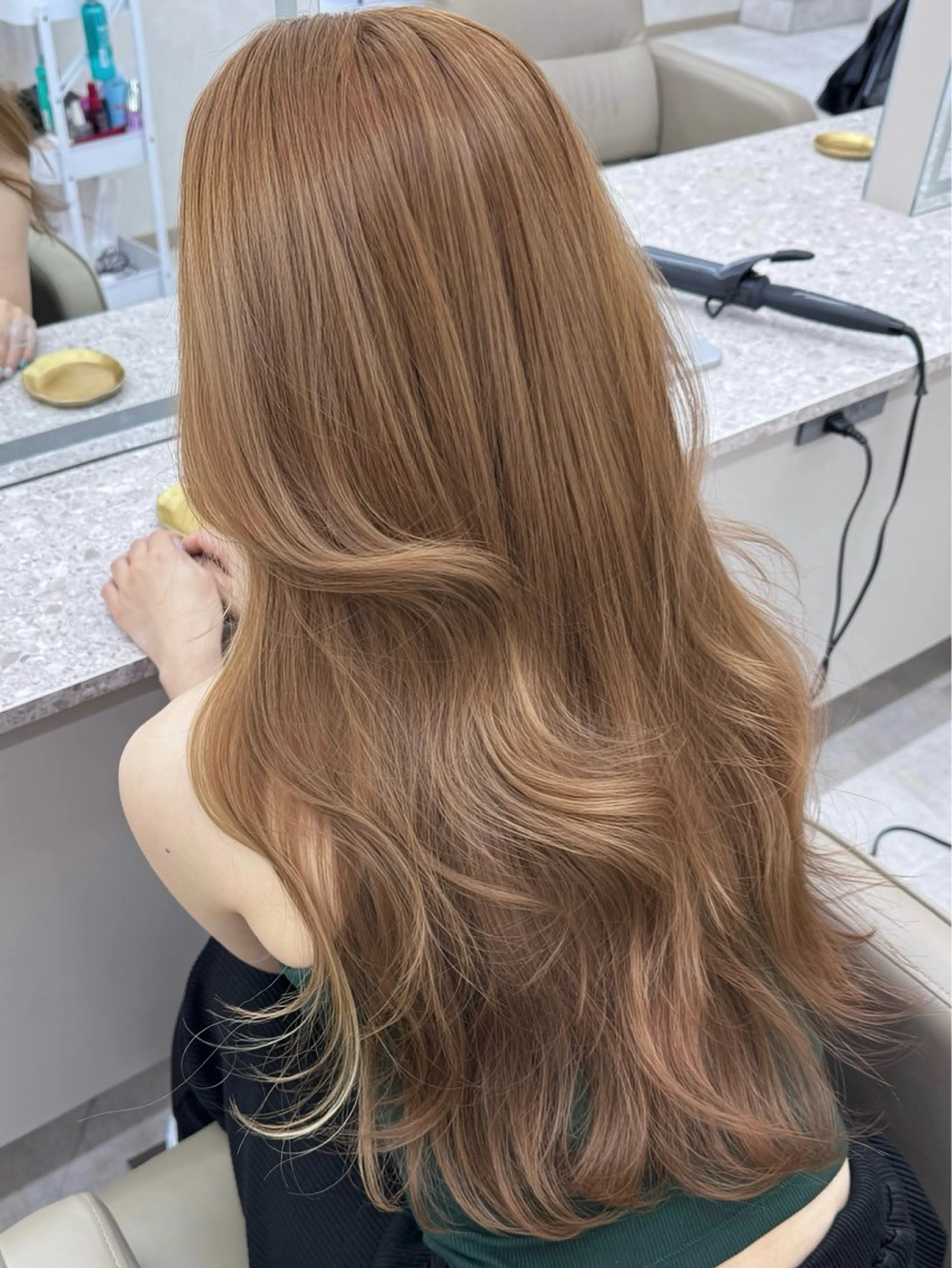 ロング カット ヘアカラー トリートメント ハイトーンイヤリング カラー清水隆央のヘアスタイル
