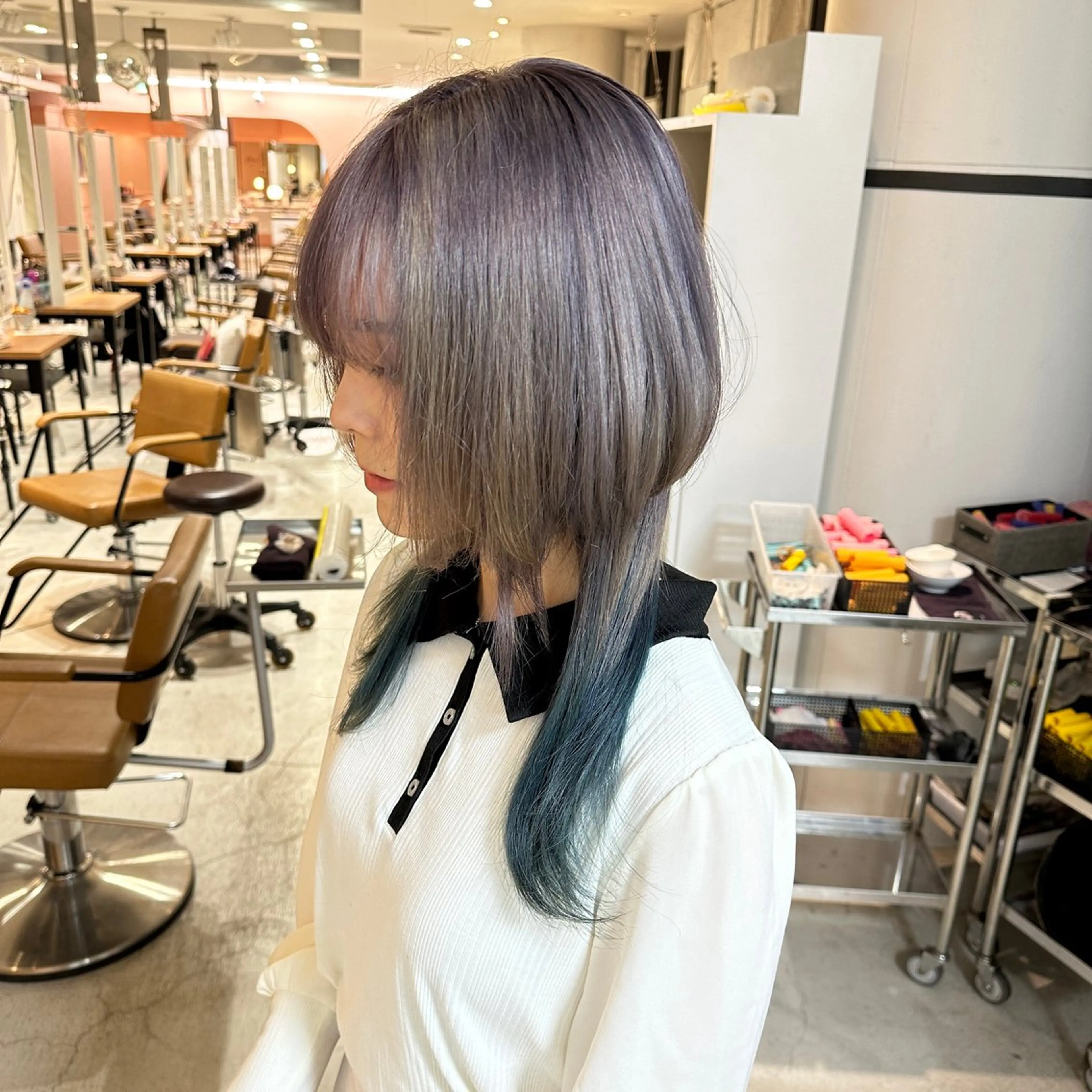 セミロング カラー ベージュカラー ブリーチ ブルーカラー ケアブリーチ ダブルカラー カット ヘアカラー 🌈ホワイトカラー レイヤー/キシ🌈のヘアスタイル