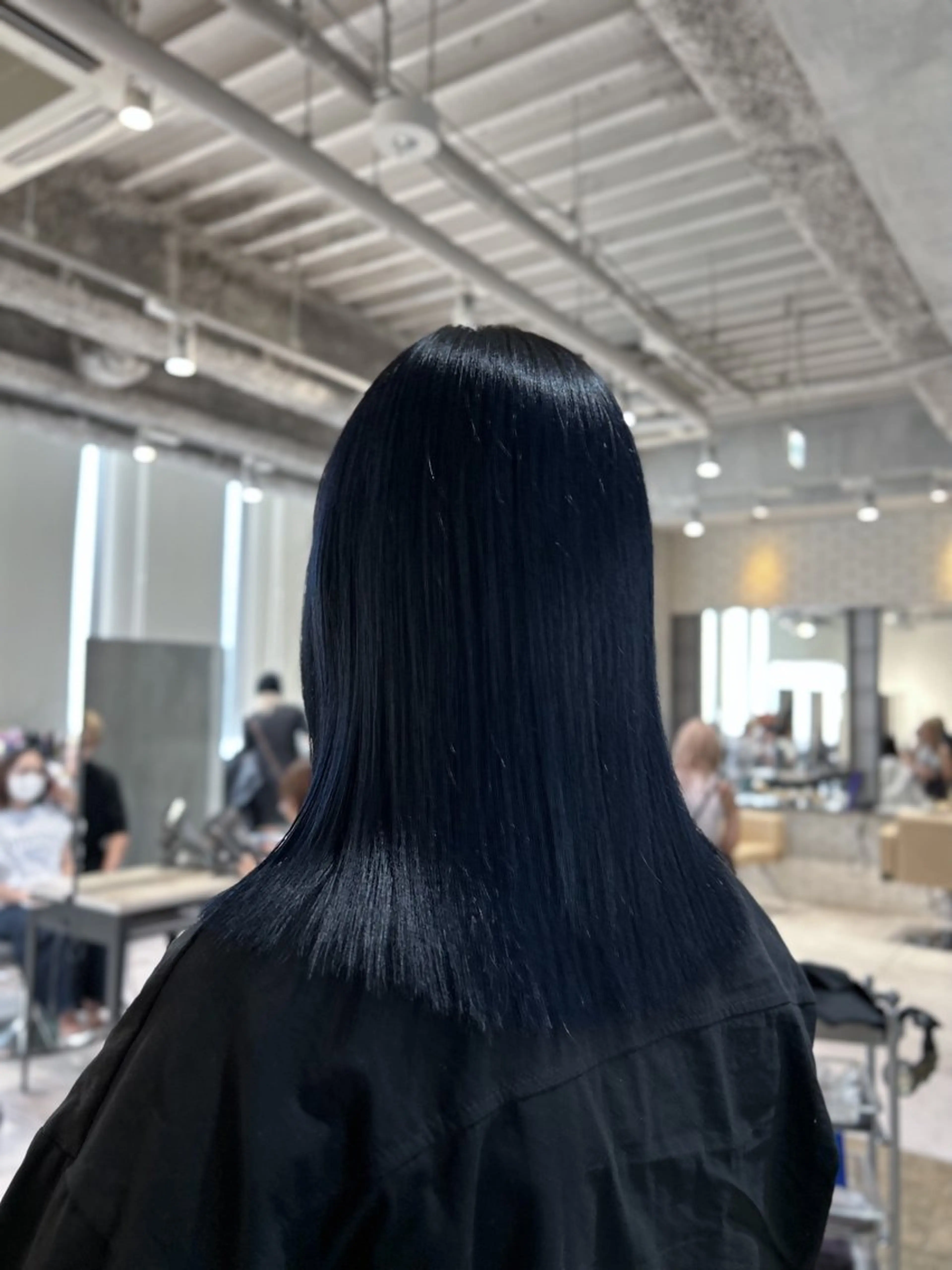 ミディアム カラー ネイビーカラー ALBUM所属・Hinata🛸 ボブ美容師のヘアスタイル