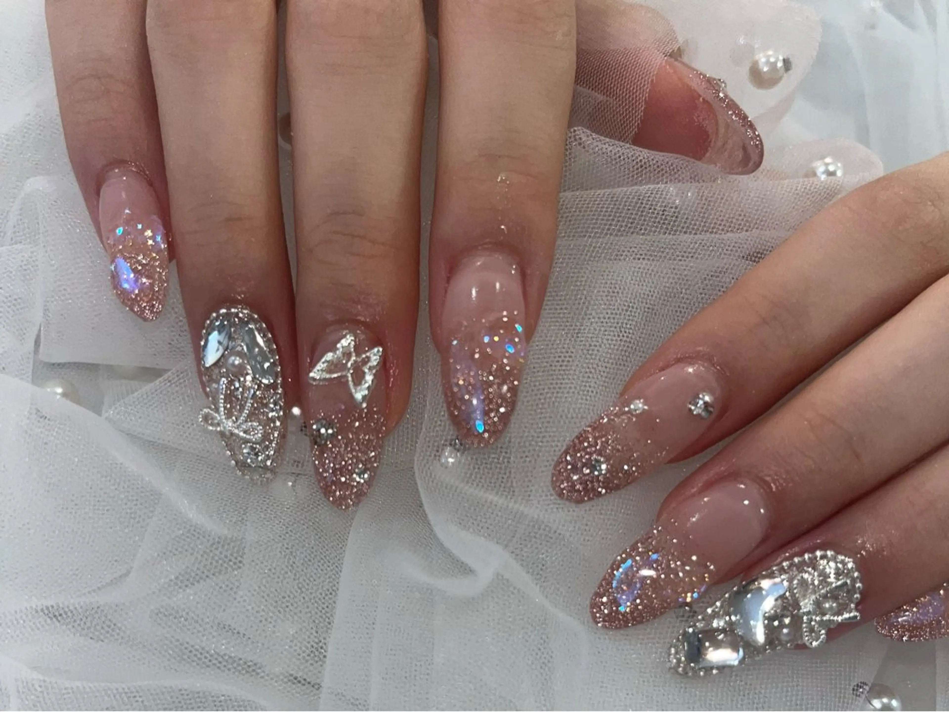 セミロング ハンドネイル NAIL SALON FLOR所属・キラキラネイル/ 韓国ネイルMAKIのネイルデザイン