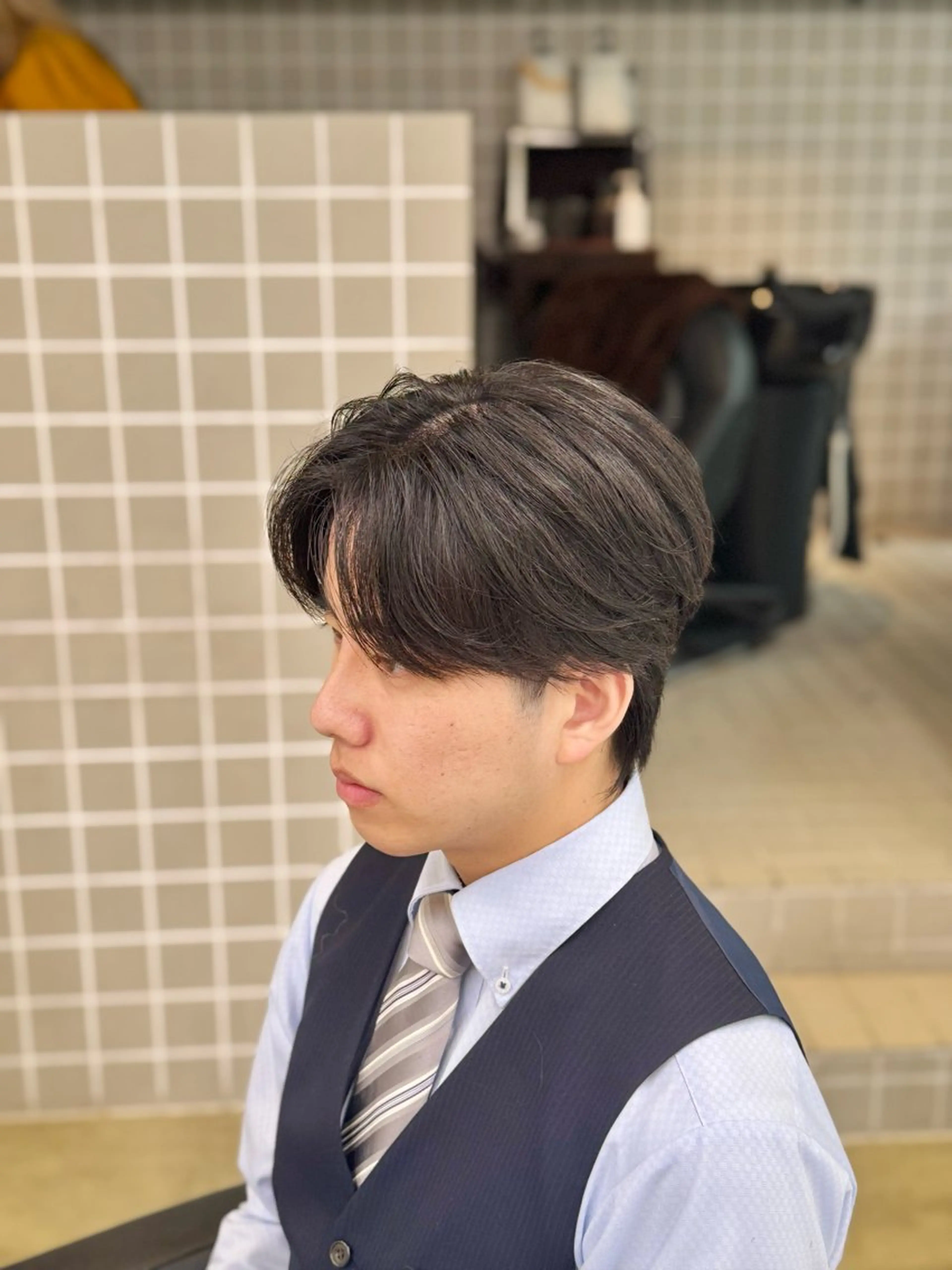 ミディアム パーマ ヘアアレンジ メンズ ミディアムパーマ フェザーパーマ メンズパーマ 🟦メンズパーマの 達人🟦のヘアスタイル
