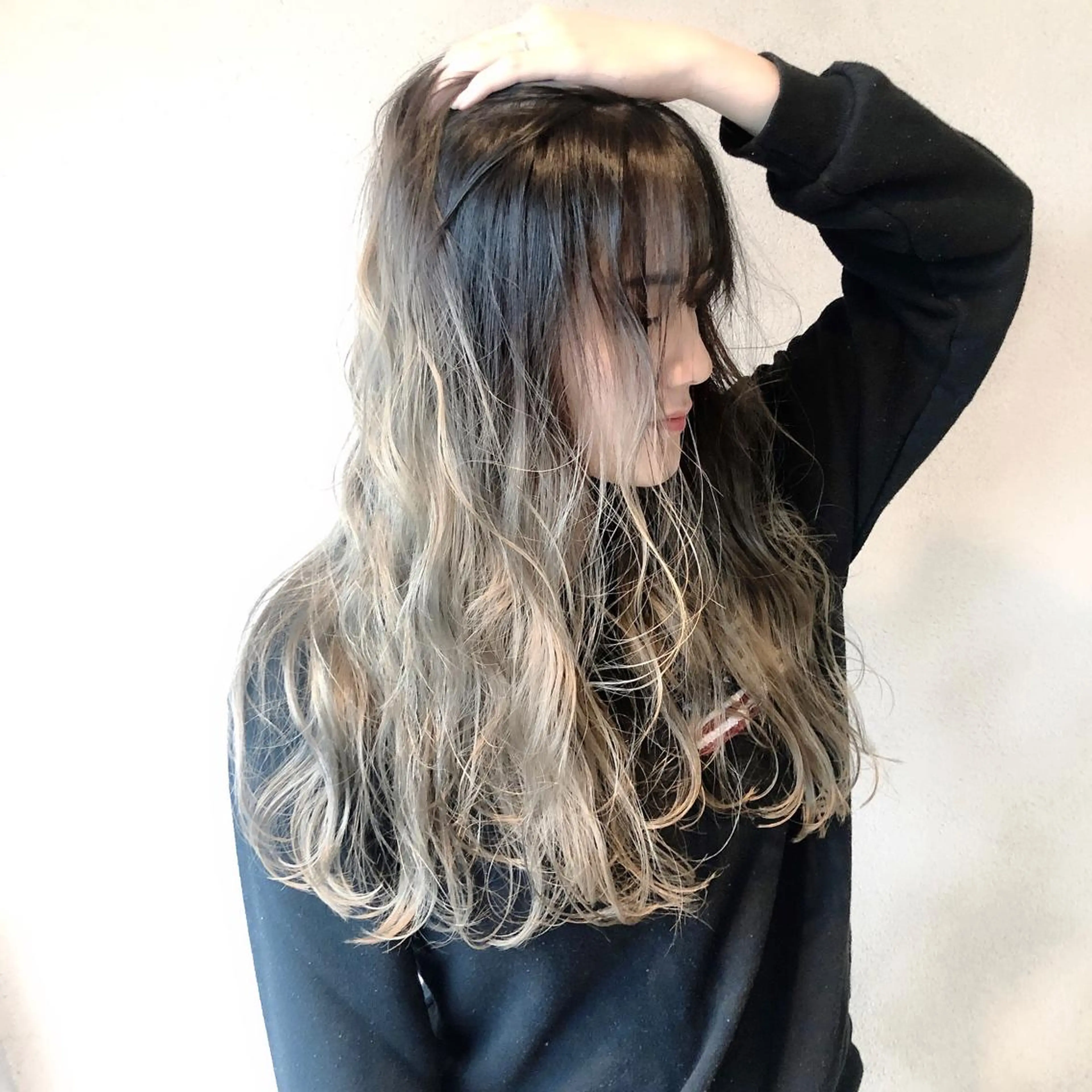 カラー グラデーションカラー 黒田 菜結のヘアスタイル
