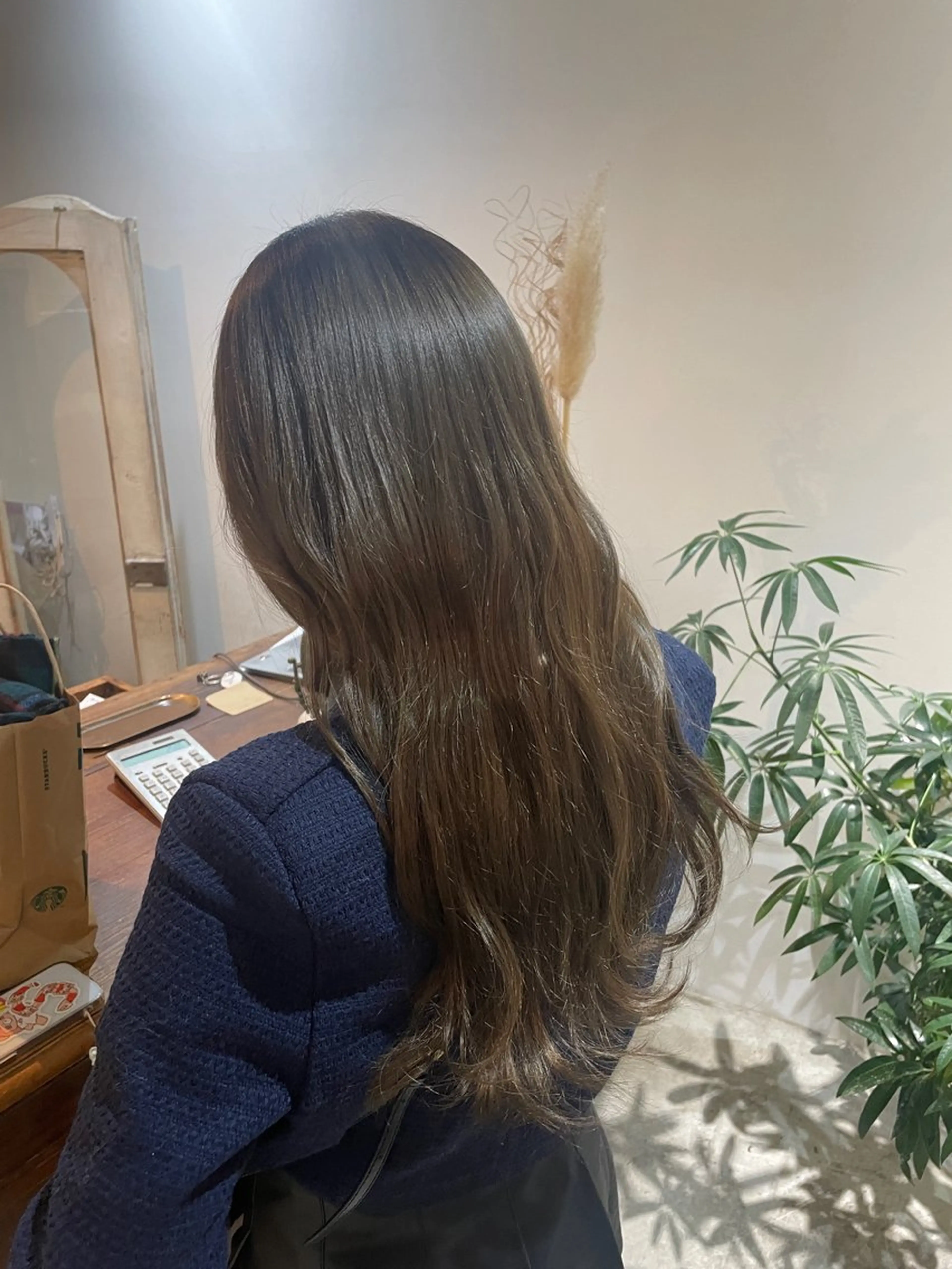 ロング カラー ベージュカラー ブリーチ 透明感カラー オリーブベージュ ブリーチ募集中/ りののヘアスタイル