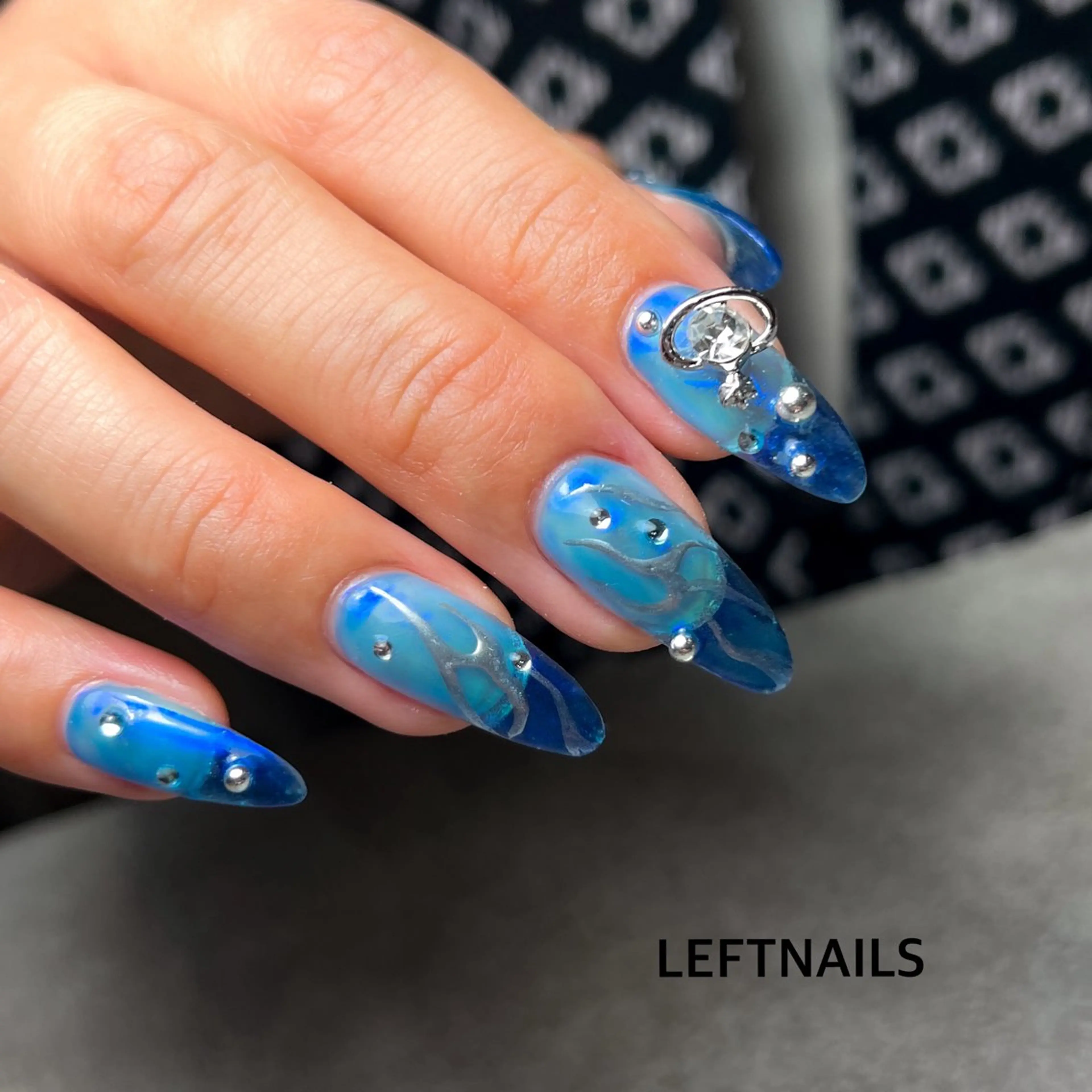 ネイル オーロラネイル 長さ出し 韓国ネイル LEFTNAILS フィルインニュアンスのネイルデザイン