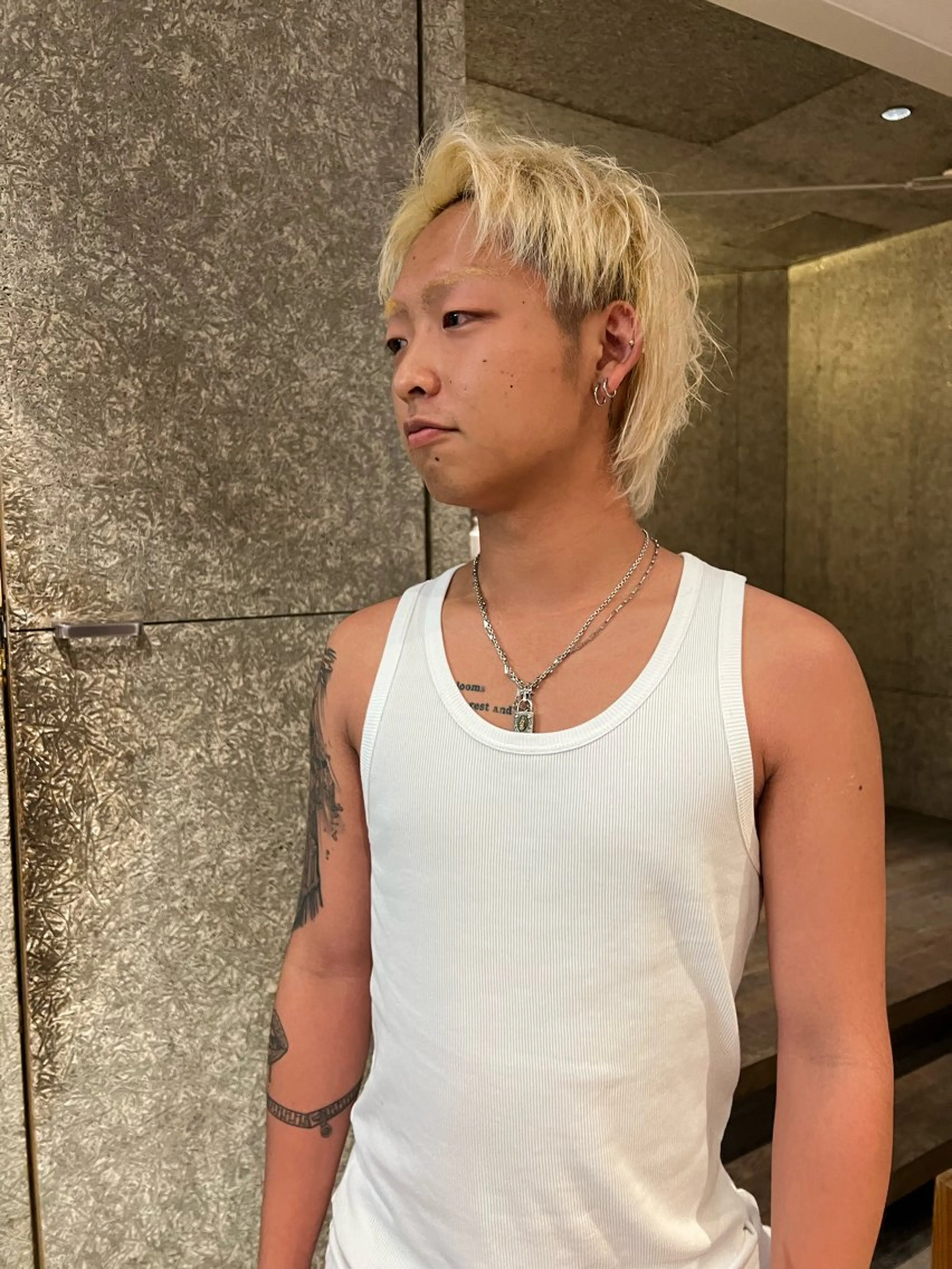 ミディアム カット Lin'ne所属・竹内梓／メンズパーマ ／ハイトーンのヘアスタイル