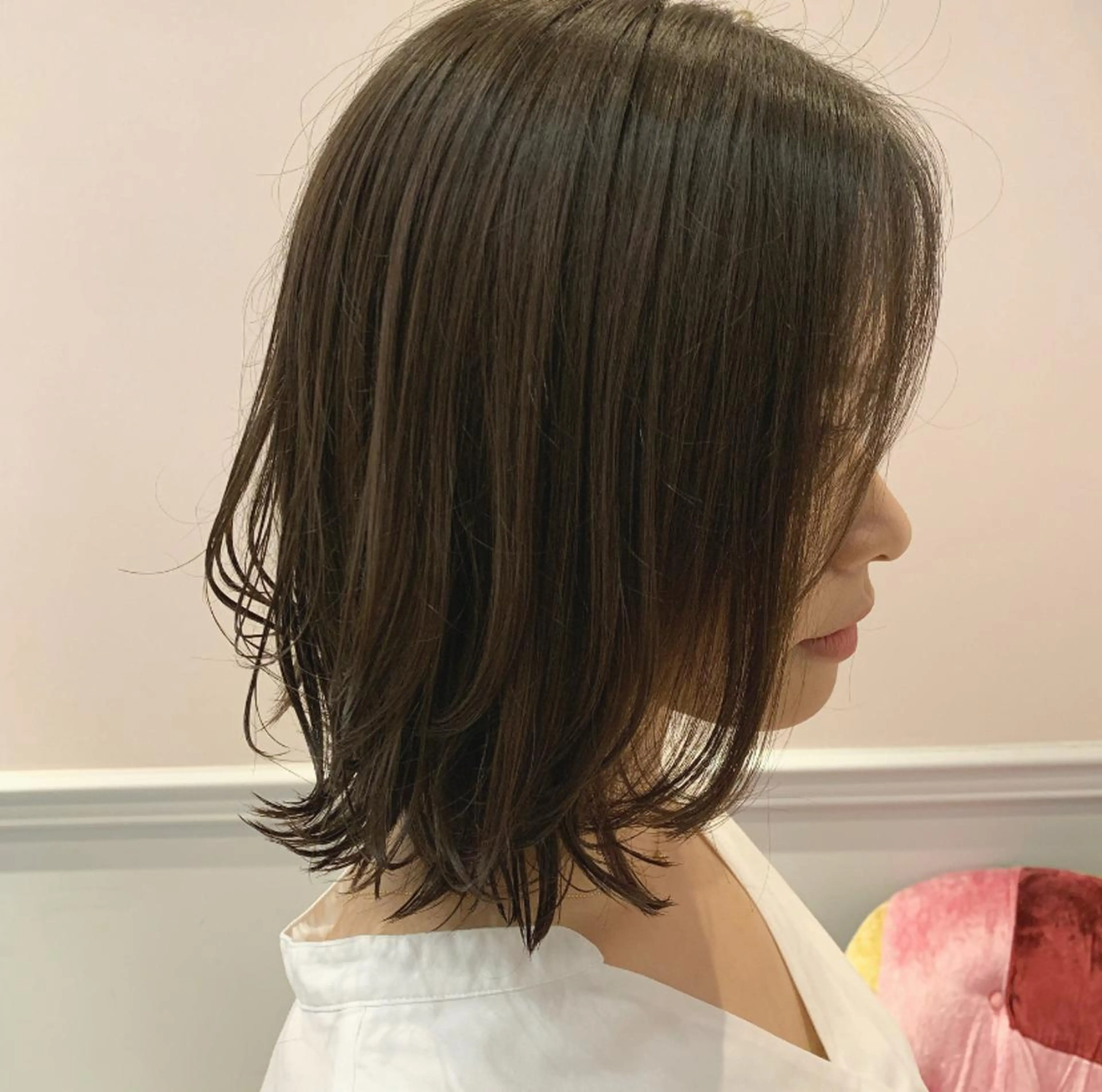 ミディアム ボブ 外ハネヘア カット リノヘアーデザイン所属・鈴木 麻希のヘアスタイル