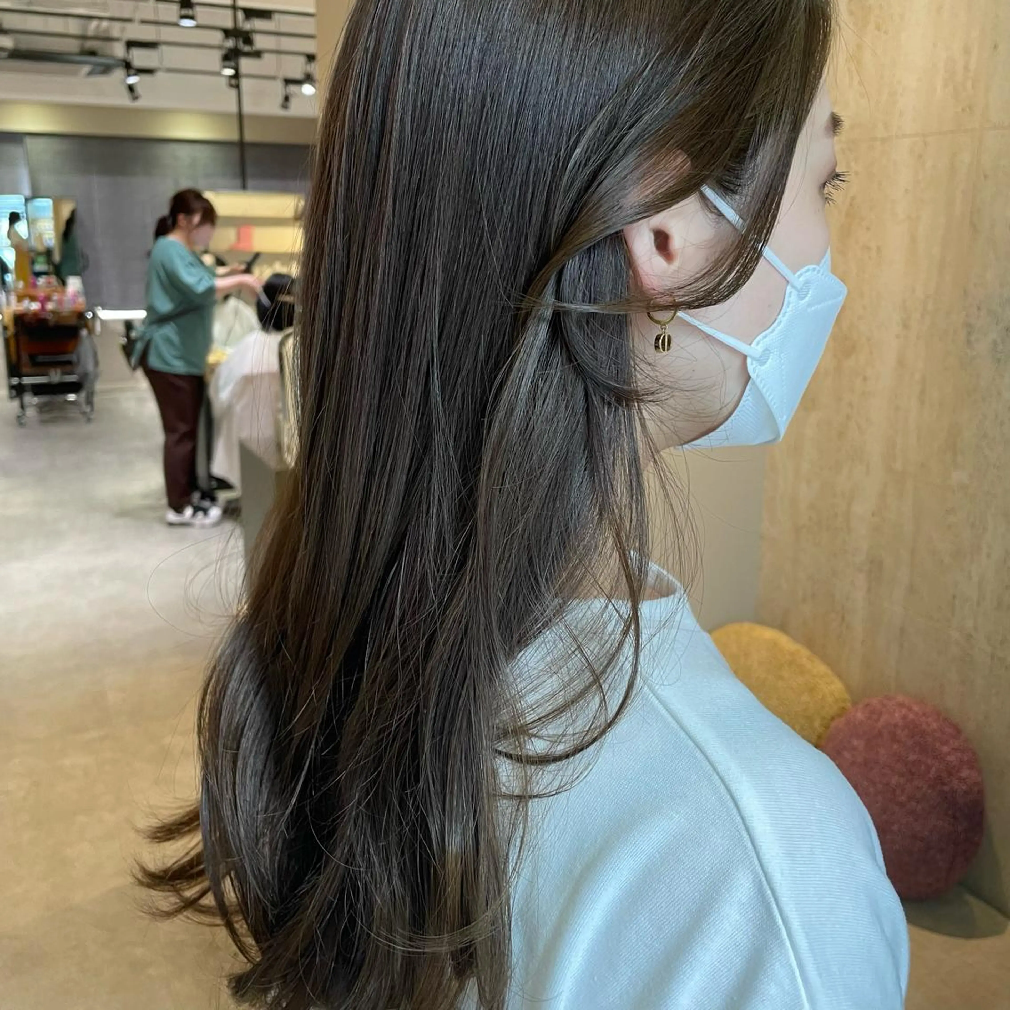 カラー アッシュ ベージュカラー ブリーチ 透明感カラー グレージュ 石山 洸平のヘアスタイル