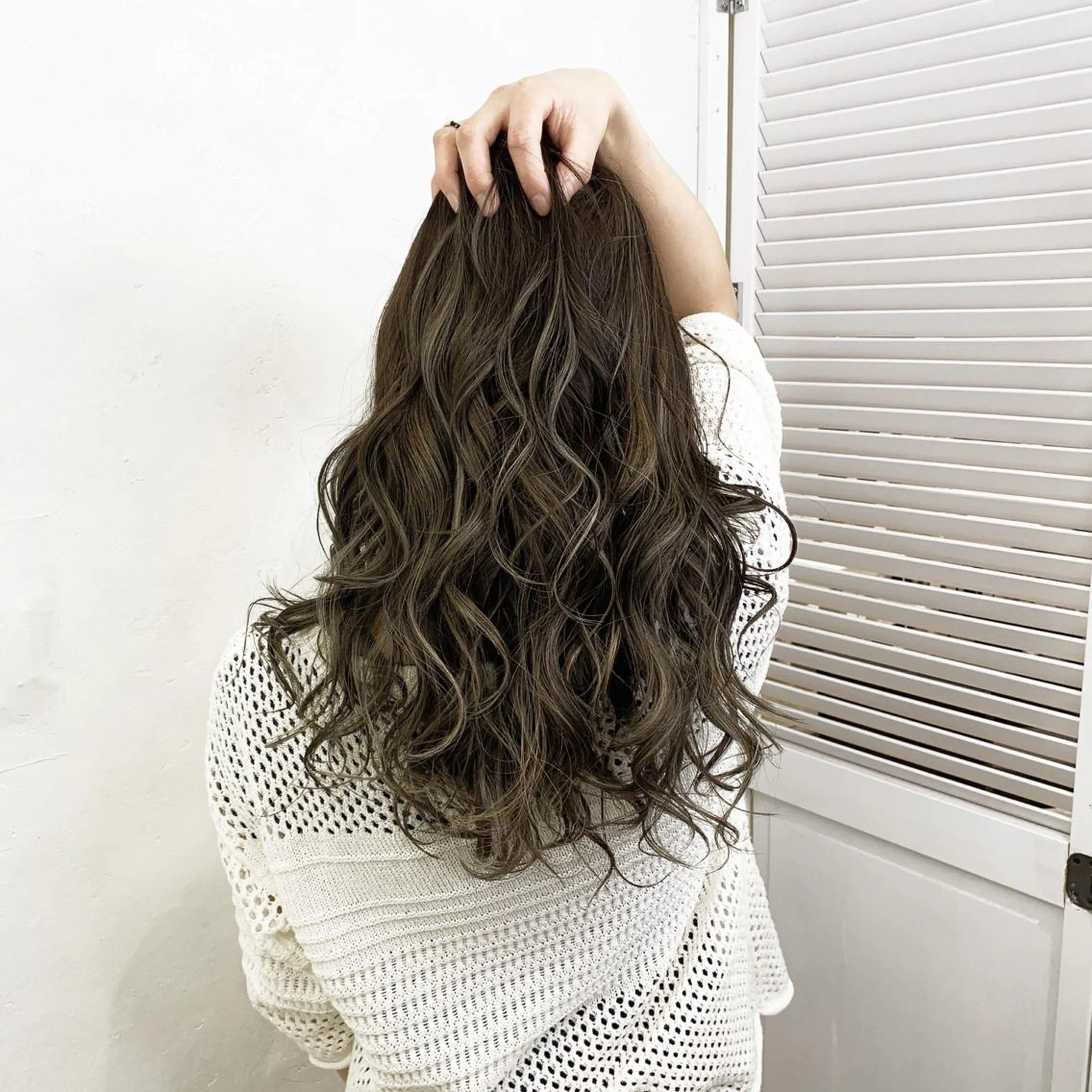 ロング カラー ヘアアレンジ マツエク・マツパ グレージュ ハイライトカラー ハイライト ヘアカラー TATSUYA アートディレクターのヘアスタイル