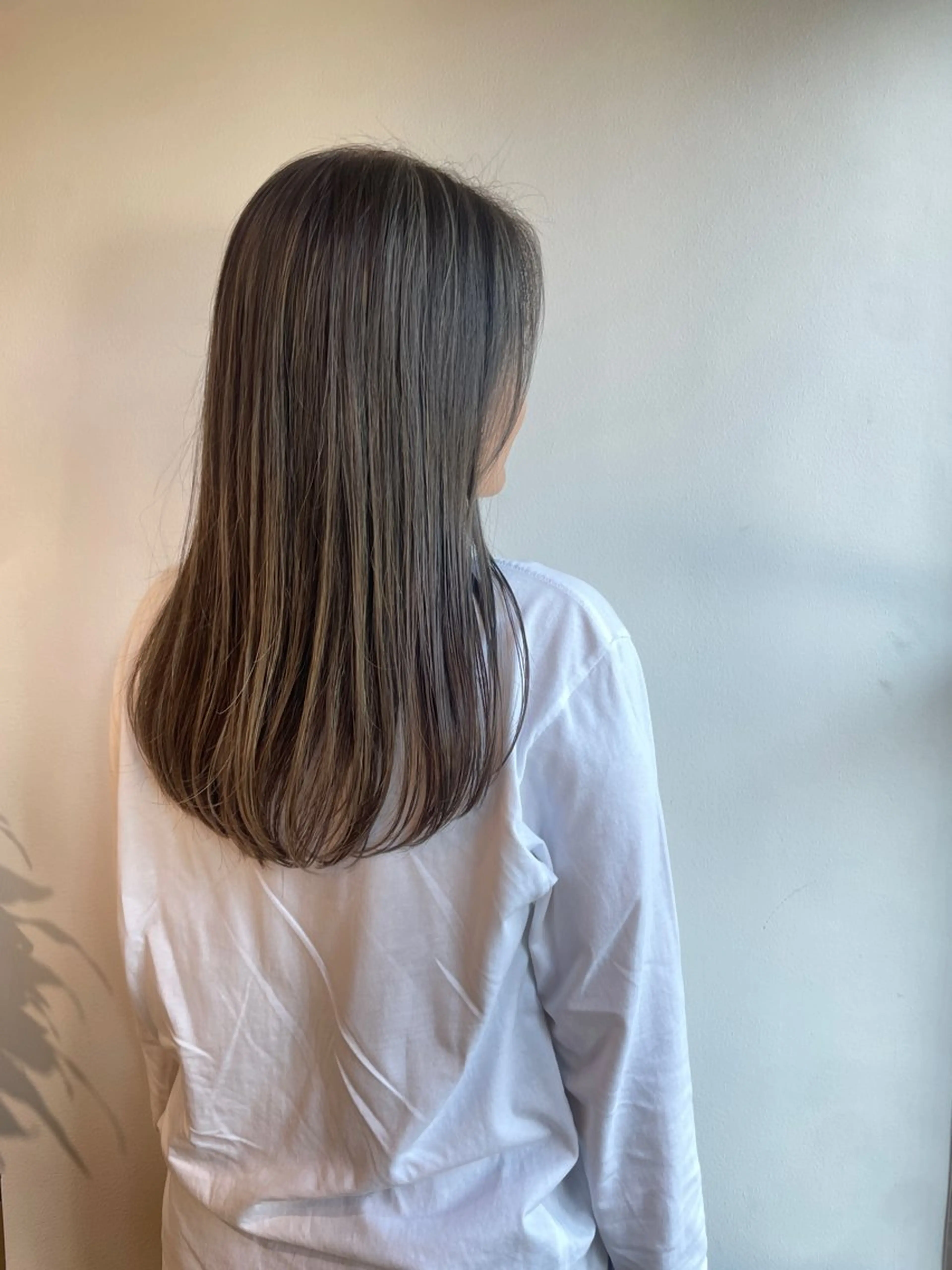 似合わせカット+全体カラー+ハイライトカラー+ケアブリーチの写真