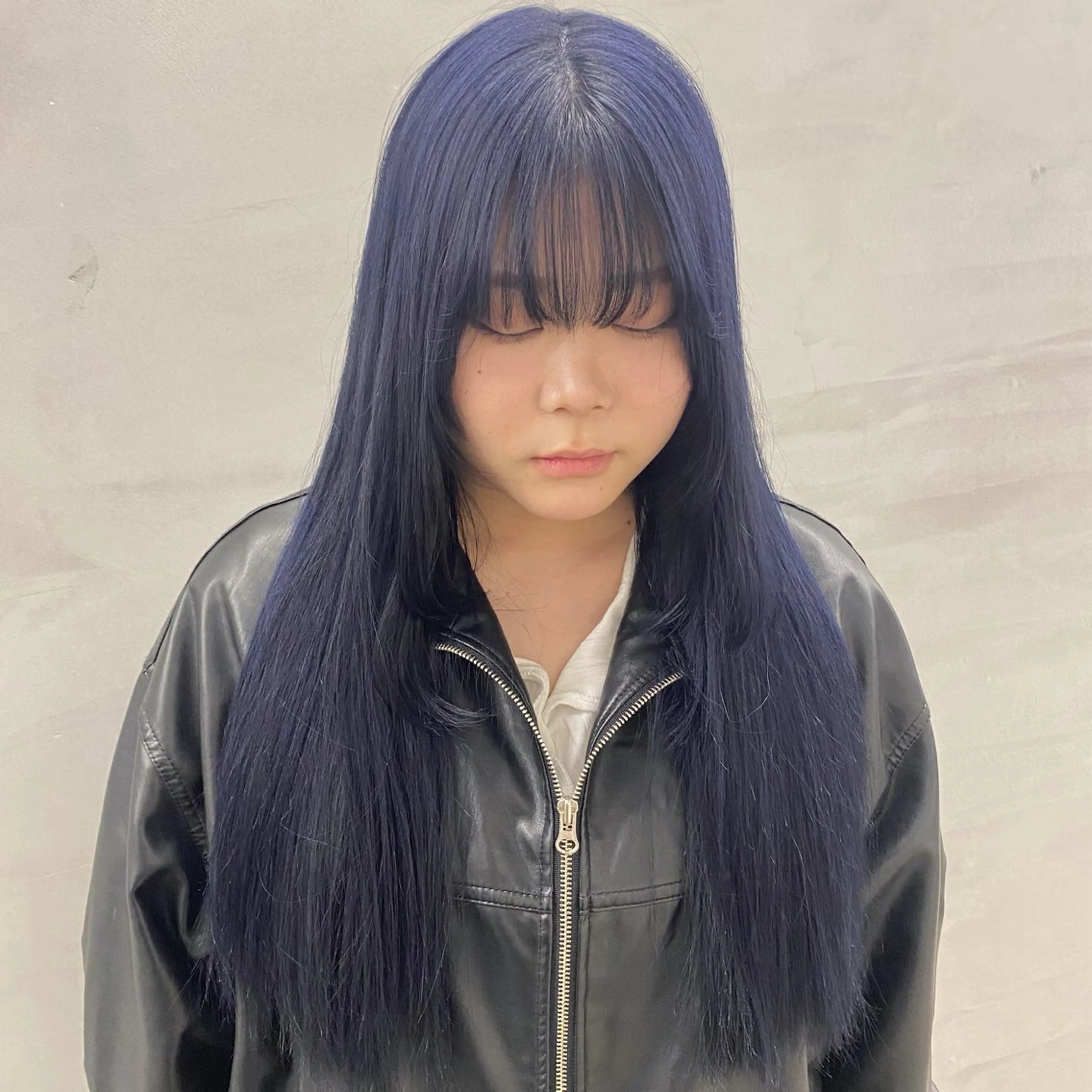 ミディアム カラー ヘアアレンジ アッシュ ブリーチ ブルーカラー ブルーラベンダー ダブルカラー ヘアカラー トリートメント 🌟🍒ハイトーン 韓国ヘア/ユウミのヘアスタイル