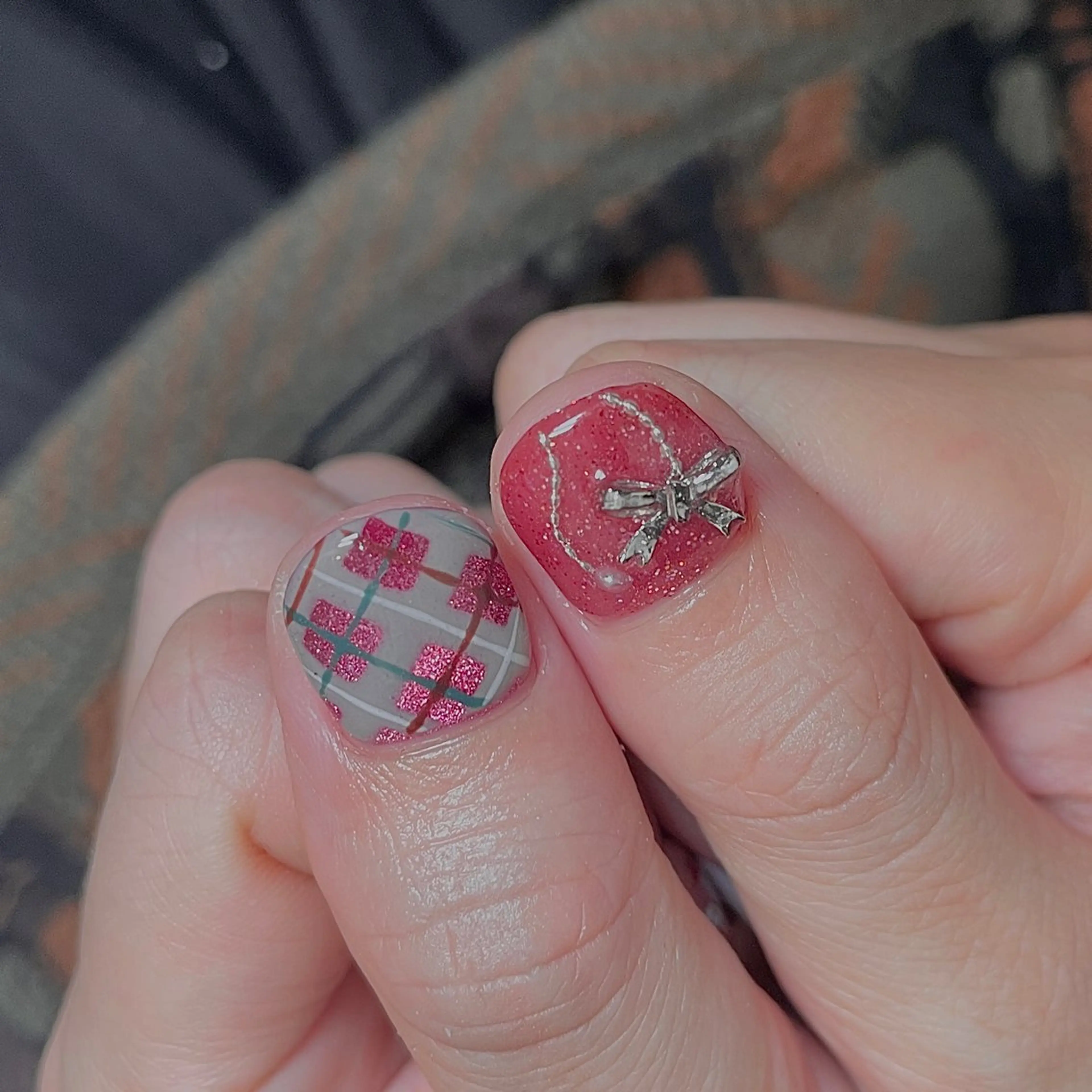 ネイル キラキラネイル マグネットネイル 赤色 リボン ショートネイル ハンドネイル acs.n所属・ネイル,耳つぼ 風間すみれのその他イメージ