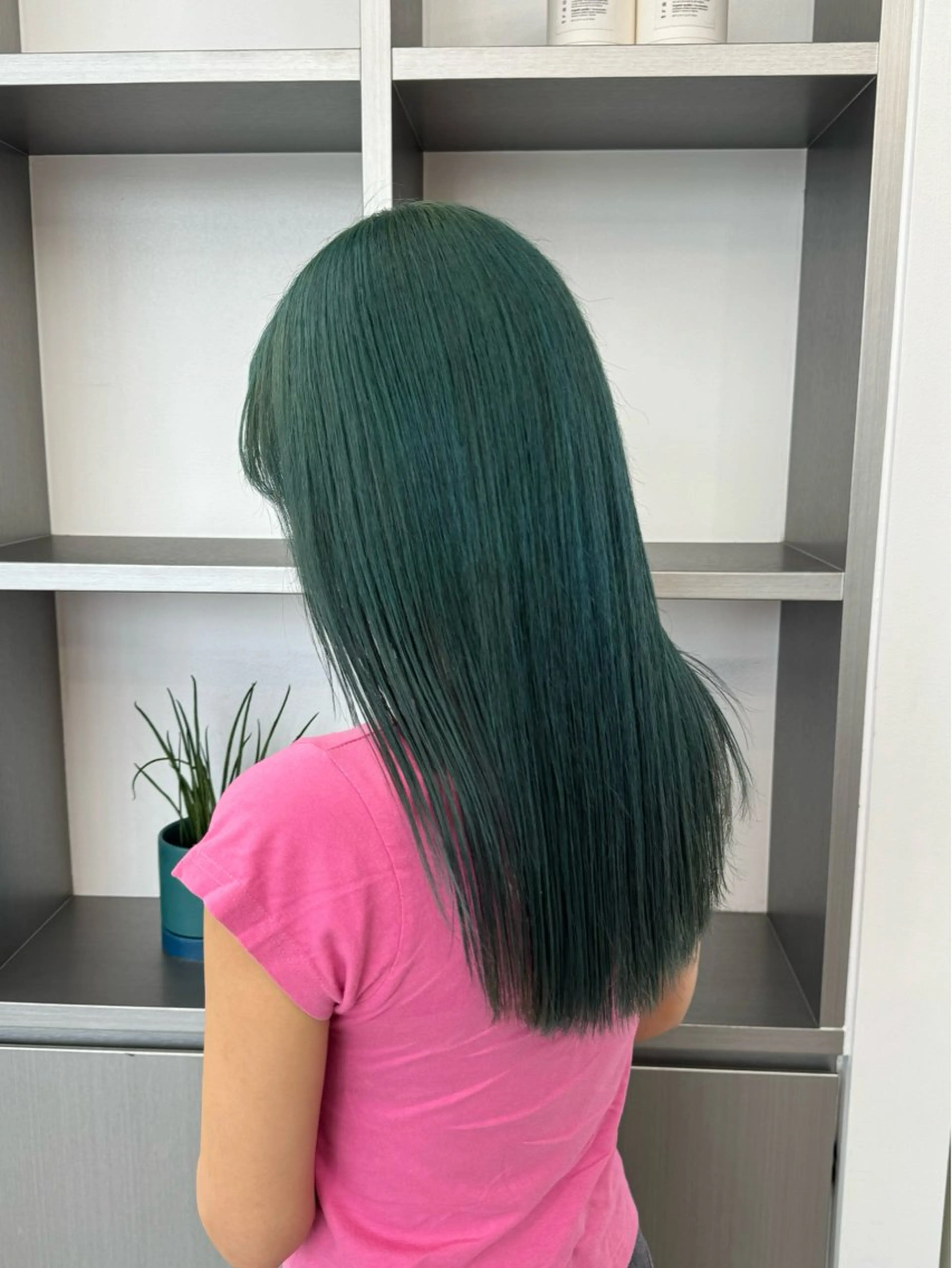 セミロング カラー 🌼動き×透明感🩵 ハイトーン/ナナのヘアスタイル