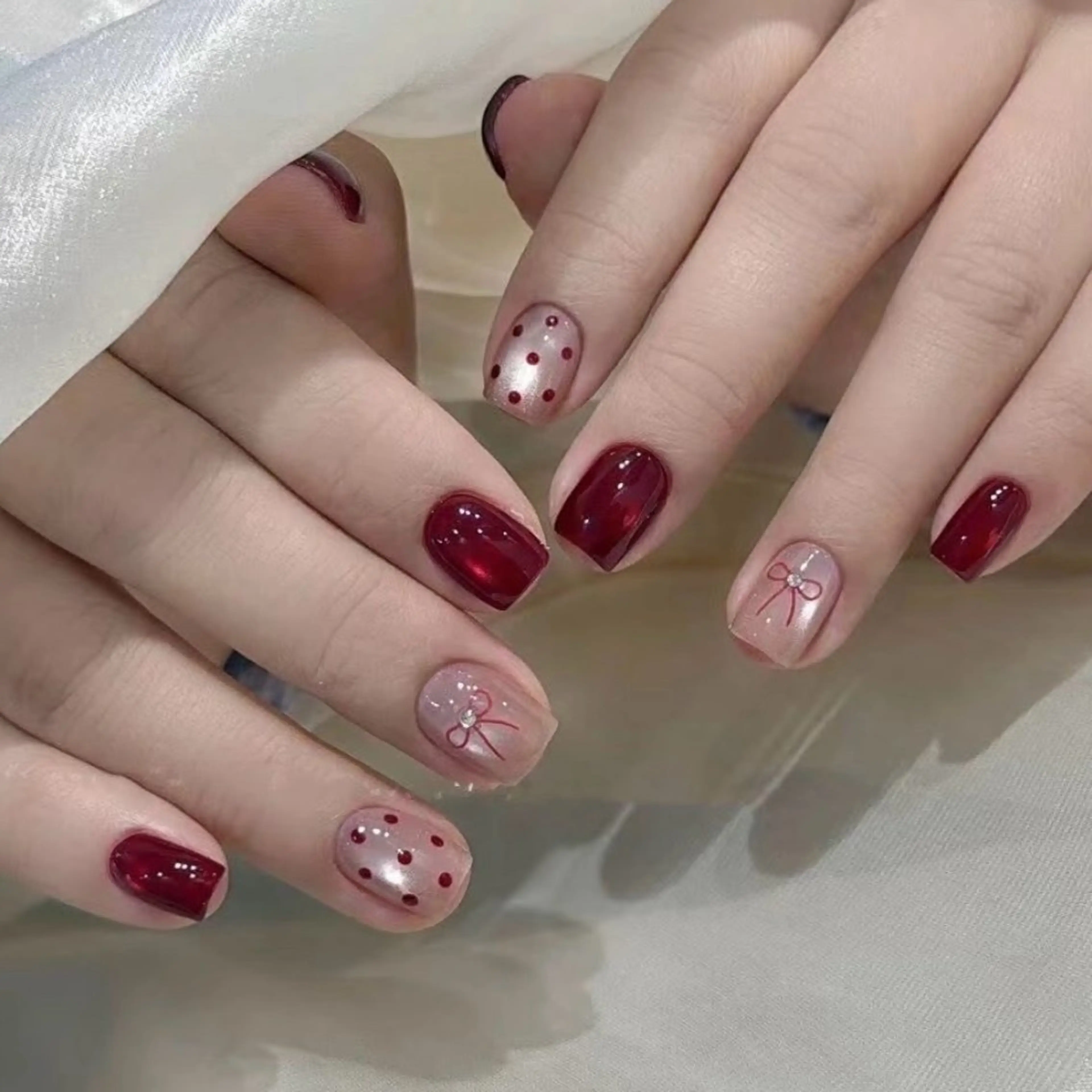 ネイル オーロラネイル フレンチネイル グラデーション マグネットネイル ミラーネイル ハンドネイル NOA NAILのネイルデザイン