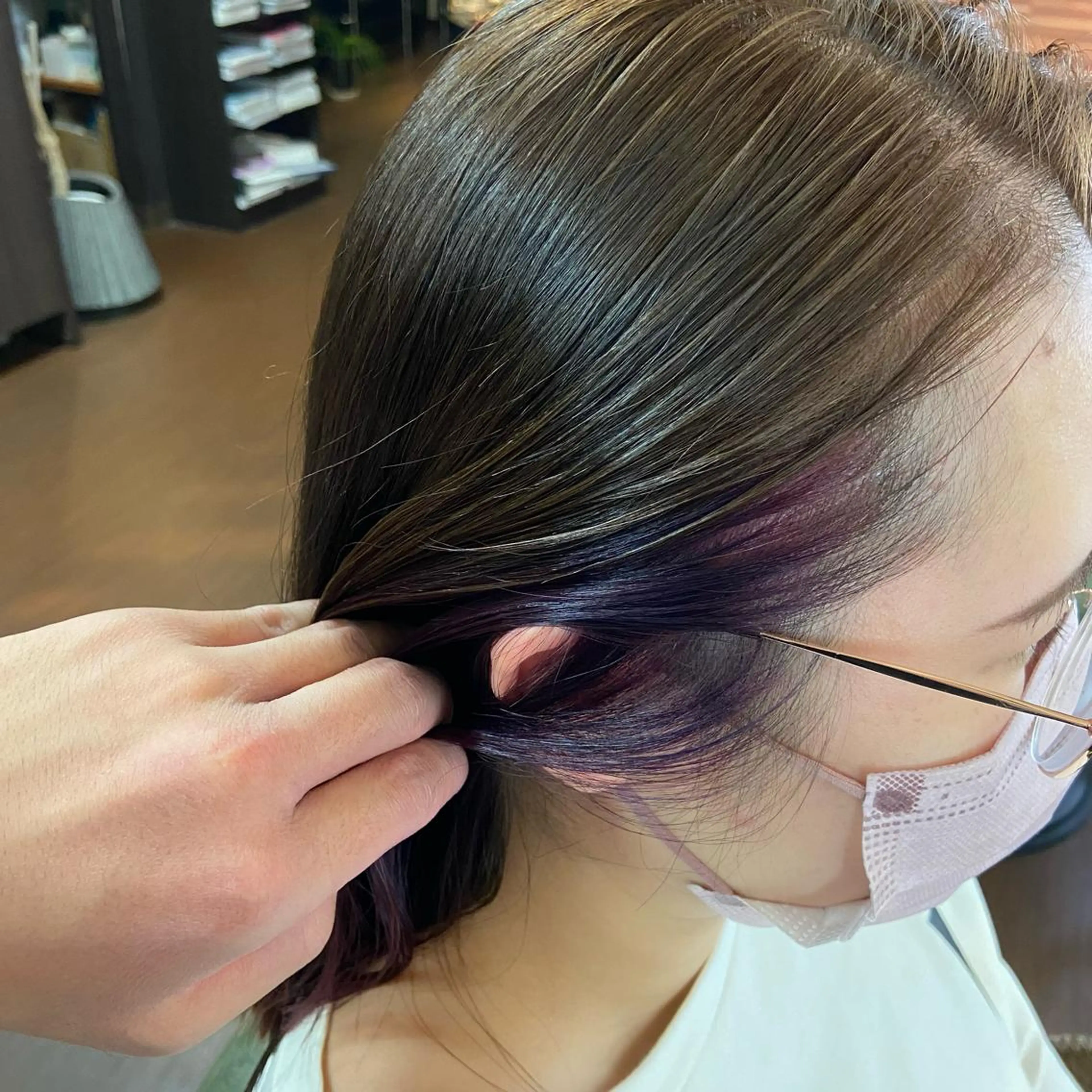 セミロング カラー イヤリングカラー パープルカラー カット ヘアカラー Glanzhair 🫧‪菊池柊真🫧のヘアスタイル