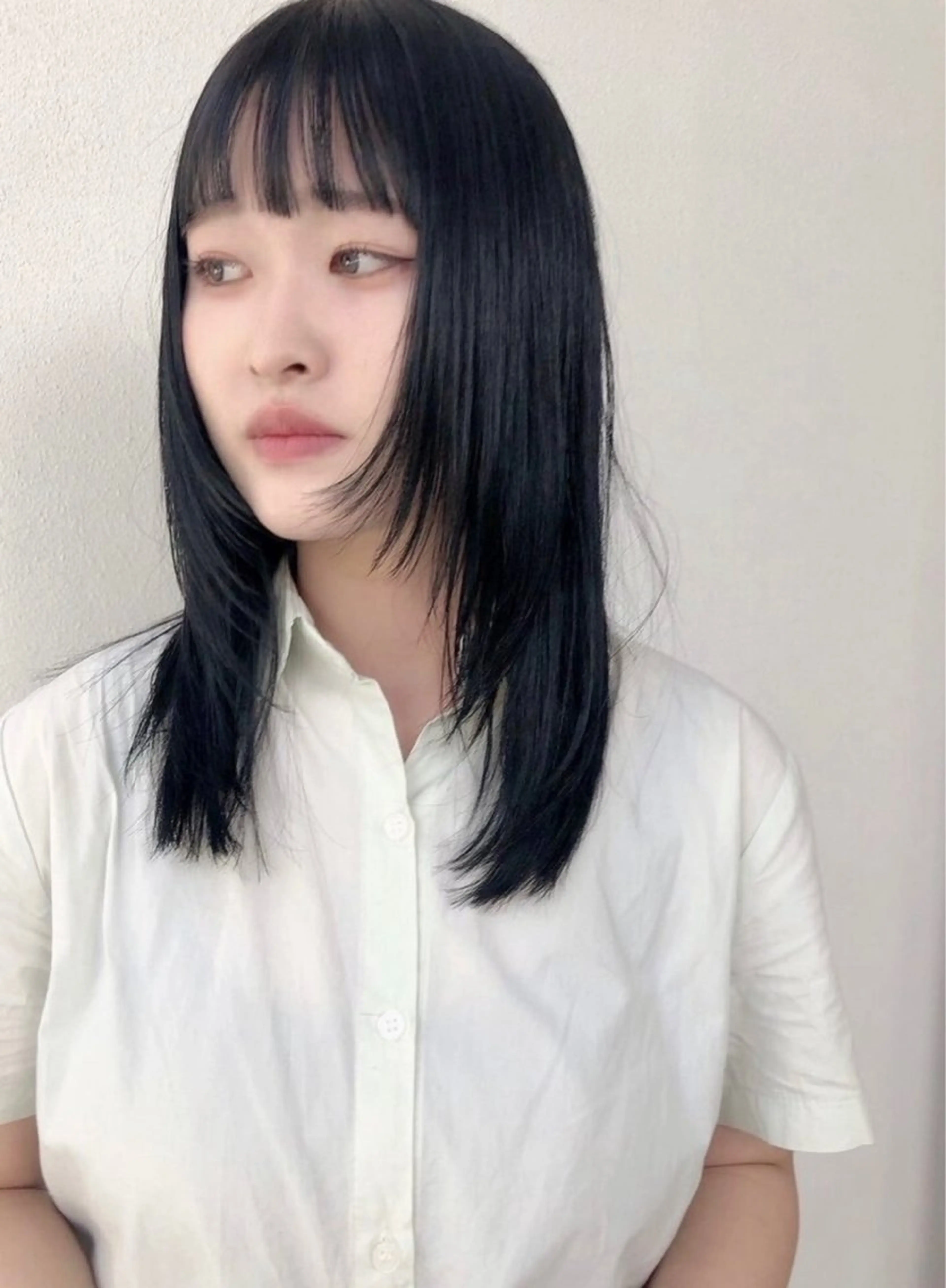 セミロング 顔まわりレイヤー レイヤーカット actor所属・ウラノ ソウシのヘアスタイル