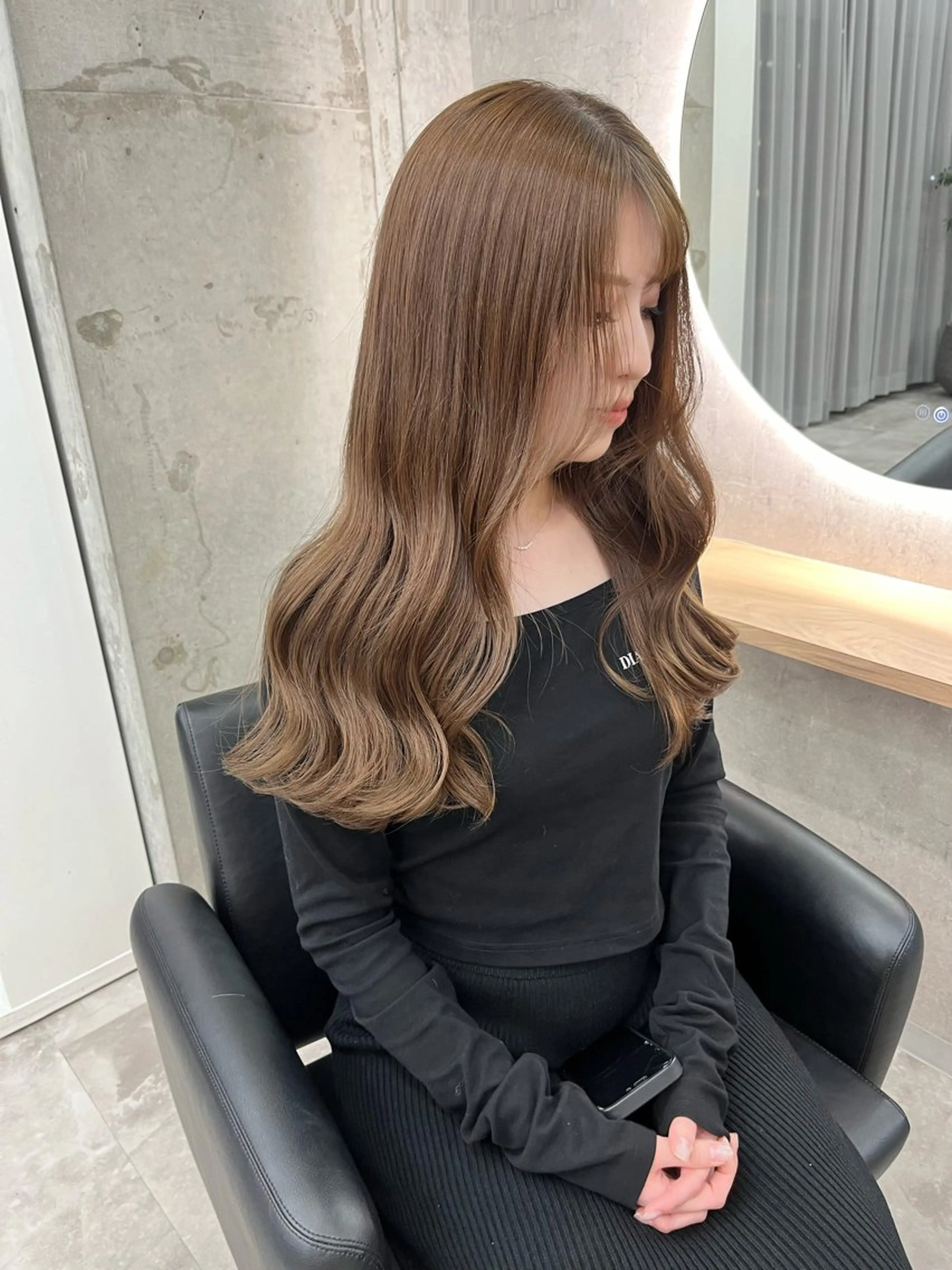 ロング 🩷Yui🩷 大人可愛い艶カラーのヘアスタイル