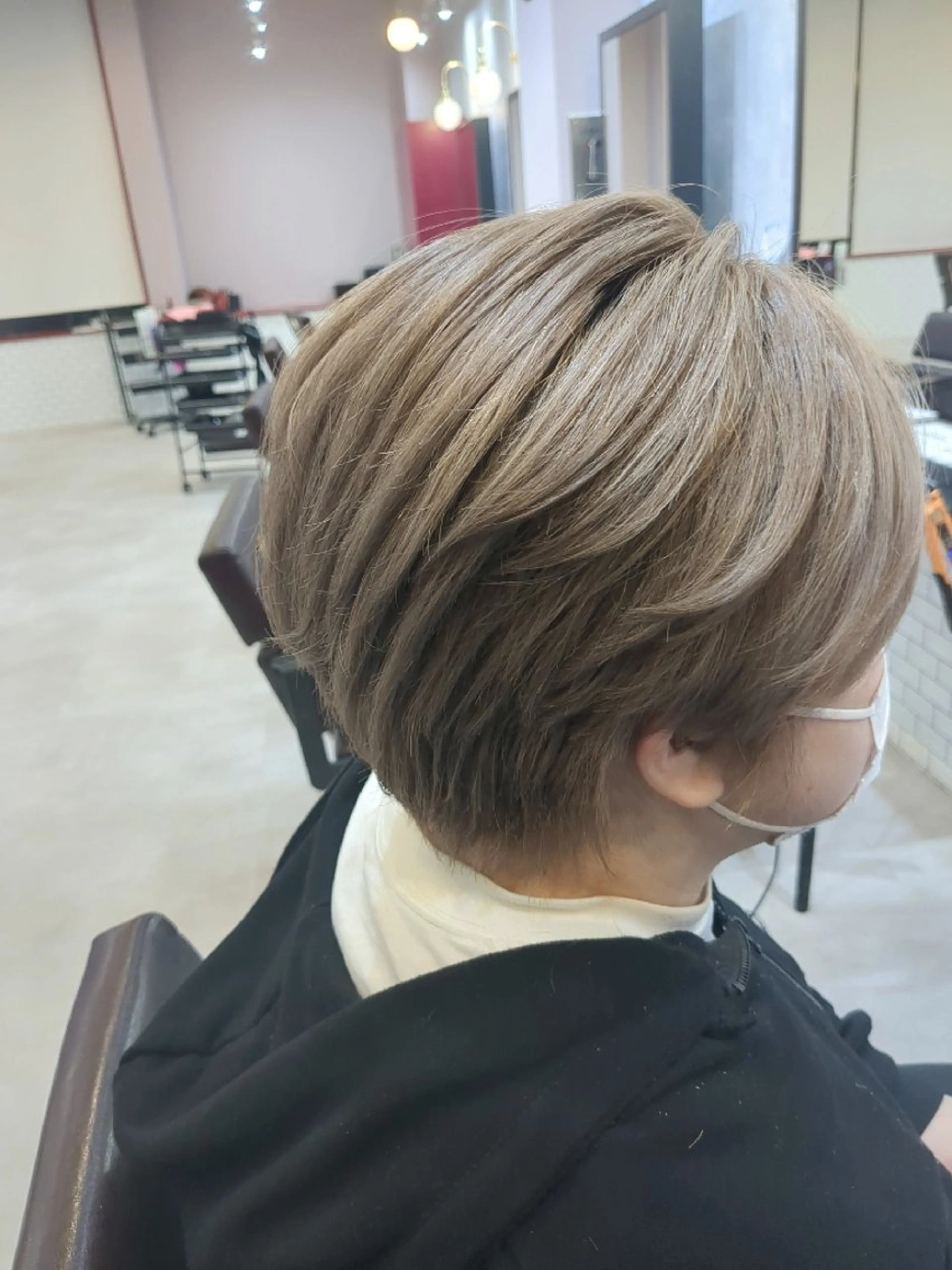 ショート カラー ブリーチ グレージュ シルバー シルバーグレージュ アグヘアーヴィズ 永山店所属・菅原 涼のヘアスタイル