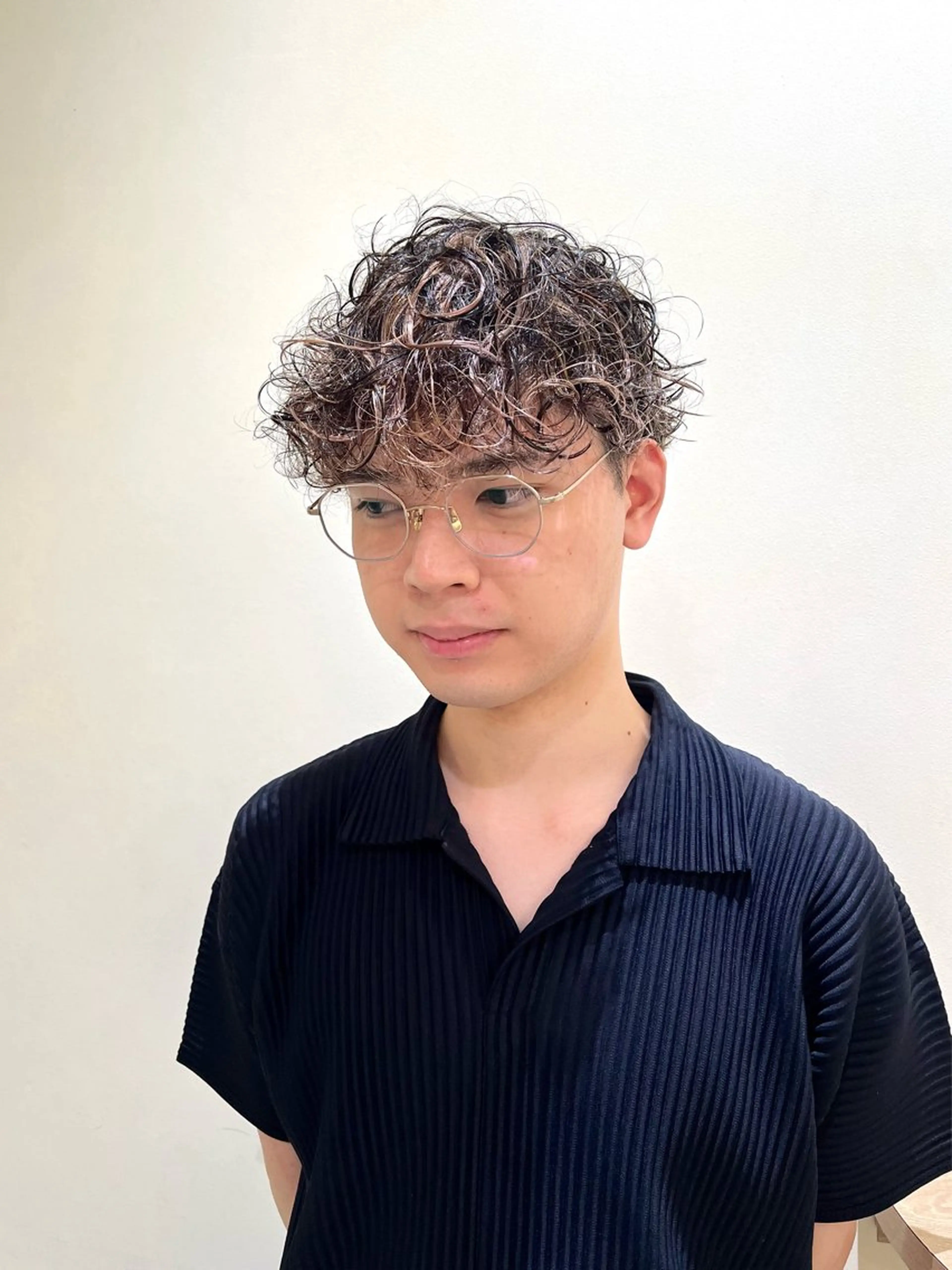 ショート パーマ メンズ メンズブリーチ メンズハイライト メンズパーマ プードルパーマ 外国人風カラー カット ヘアカラー CANAAN hair salon 表参道店所属・メンズロング／パーマ 村松蒼真のヘアスタイル