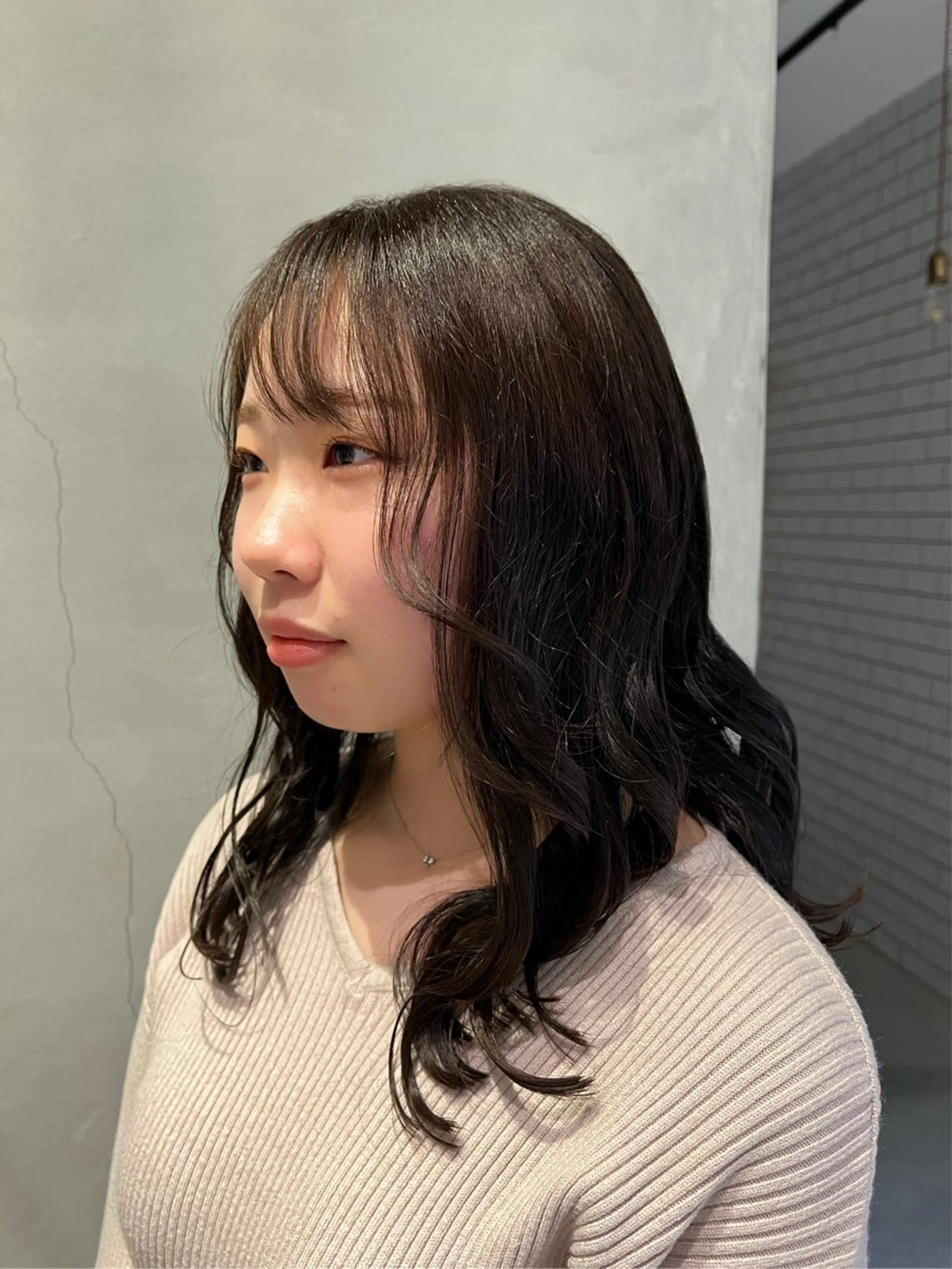 セミロング カラー オリーブカラー 顔周りカット シースルーバング カット amiehairroom所属・むらたナチュラルパー マ🌀透明感カラーのヘアスタイル