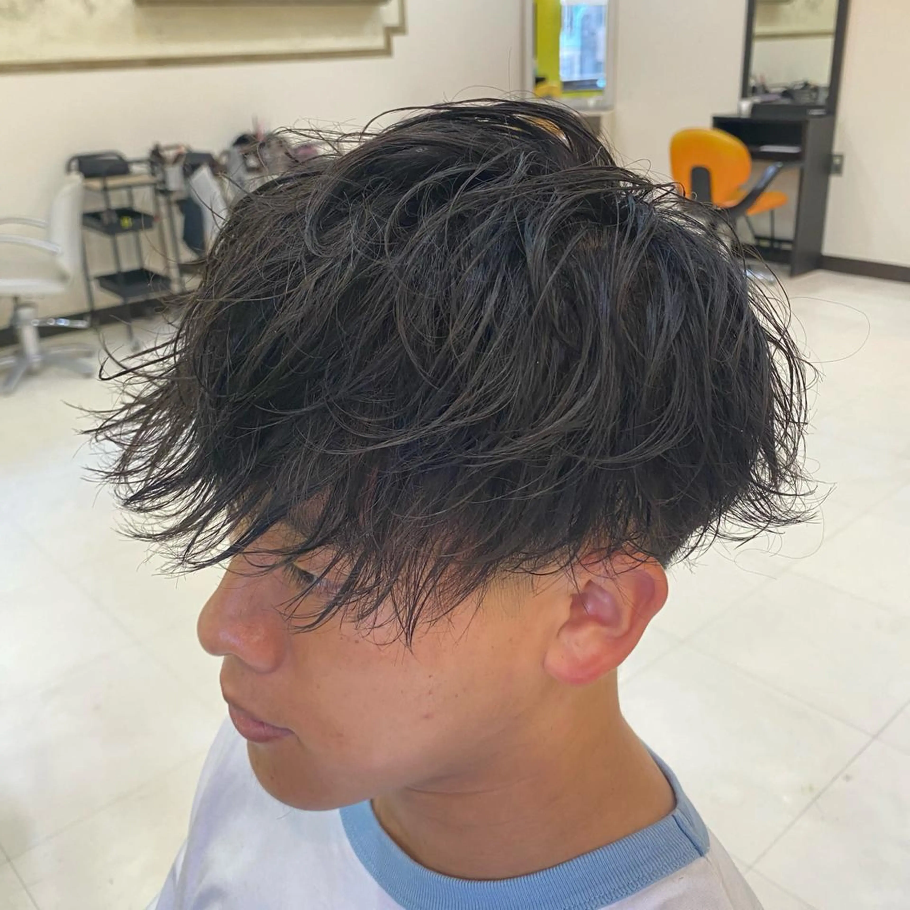 パーマ メンズ カット パーマ トリートメント 三ノ宮フェザーパーマ 蕃本 啓利のヘアスタイル