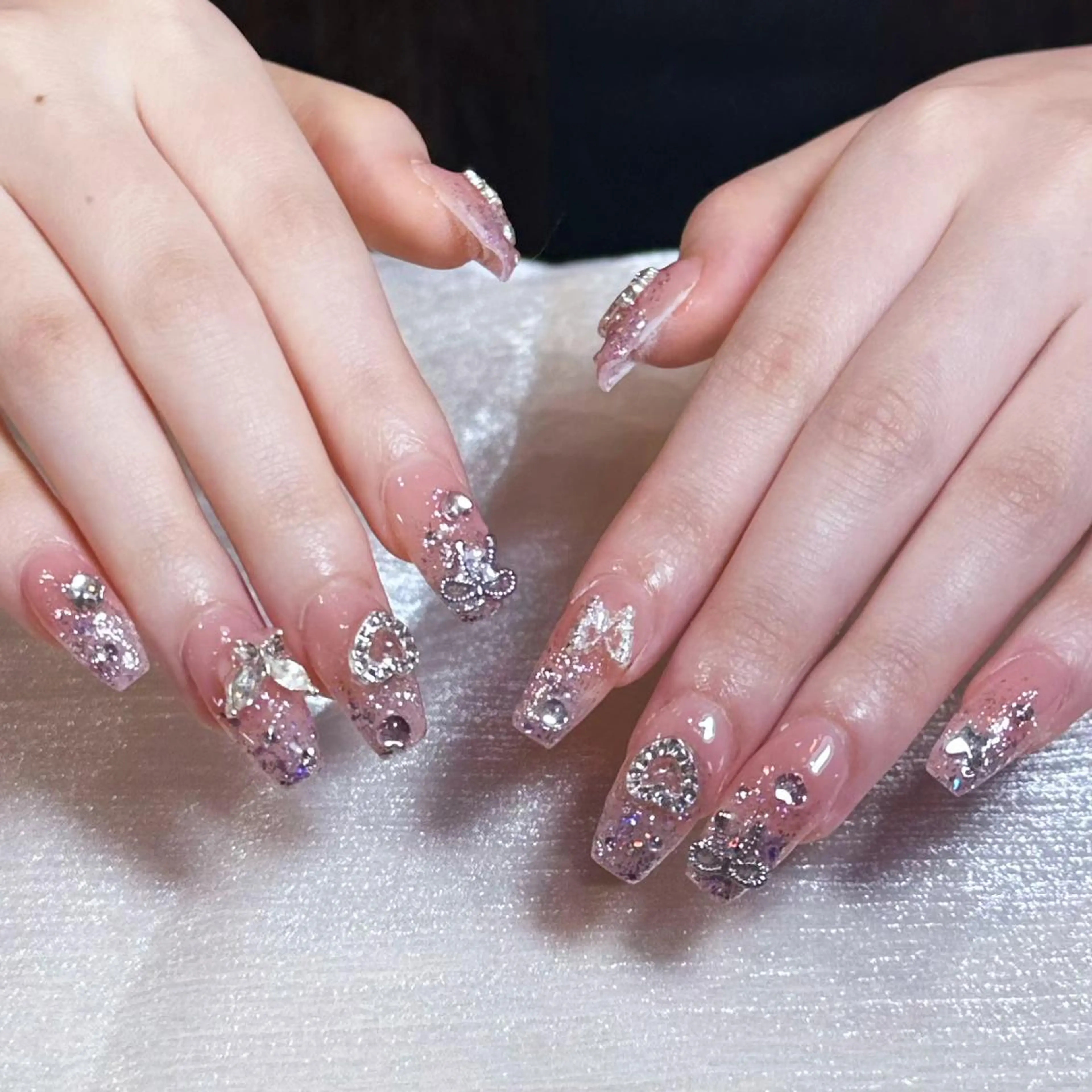 ネイル アートネイル オーロラネイル ガーリー キラキラネイル 韓国ネイル ハンドネイル DIAMOND 💅のネイルデザイン