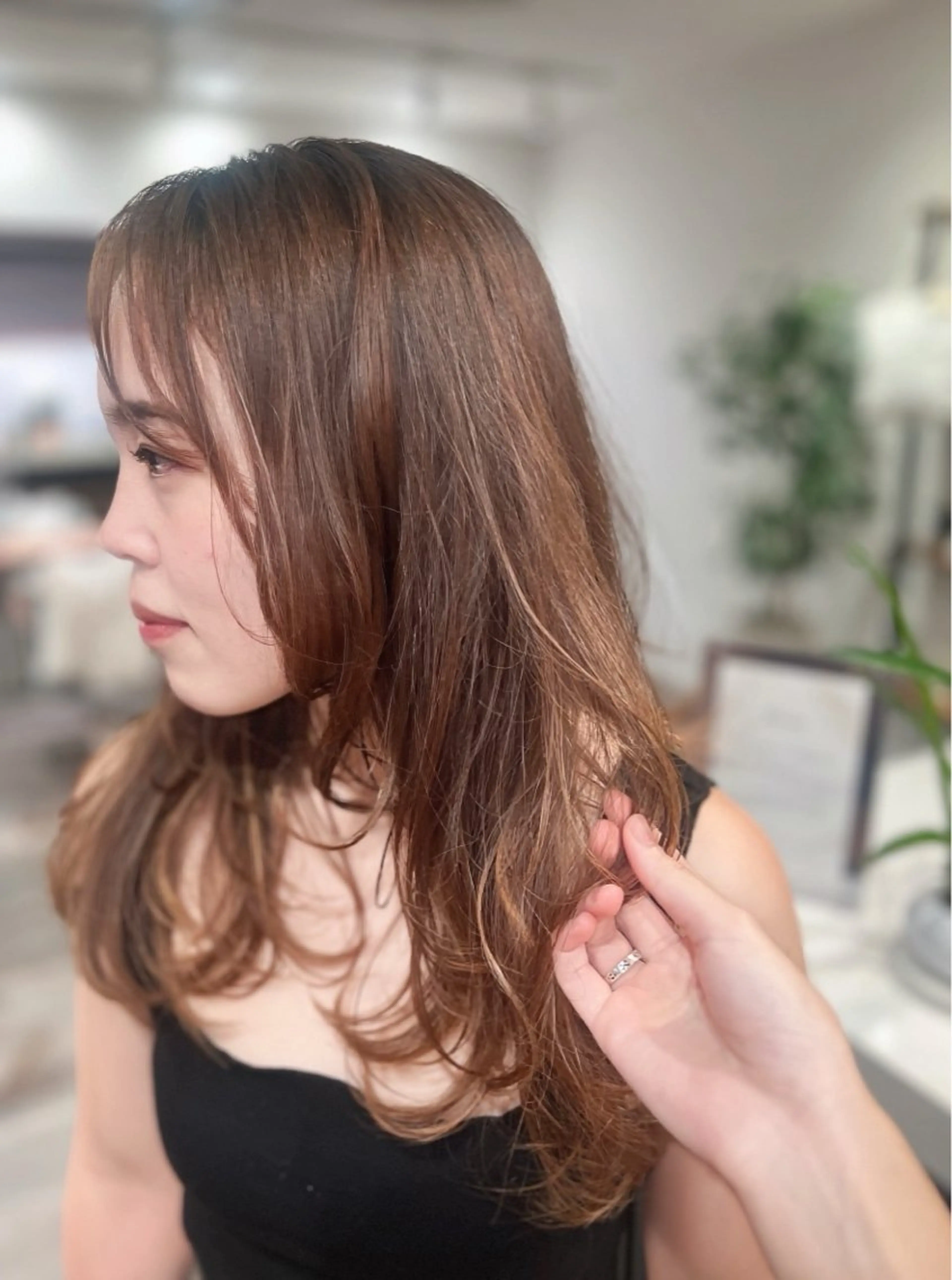 ロング 顔まわりレイヤー レイヤーカット shampoo hair salon所属・shampoo ryukaのヘアスタイル