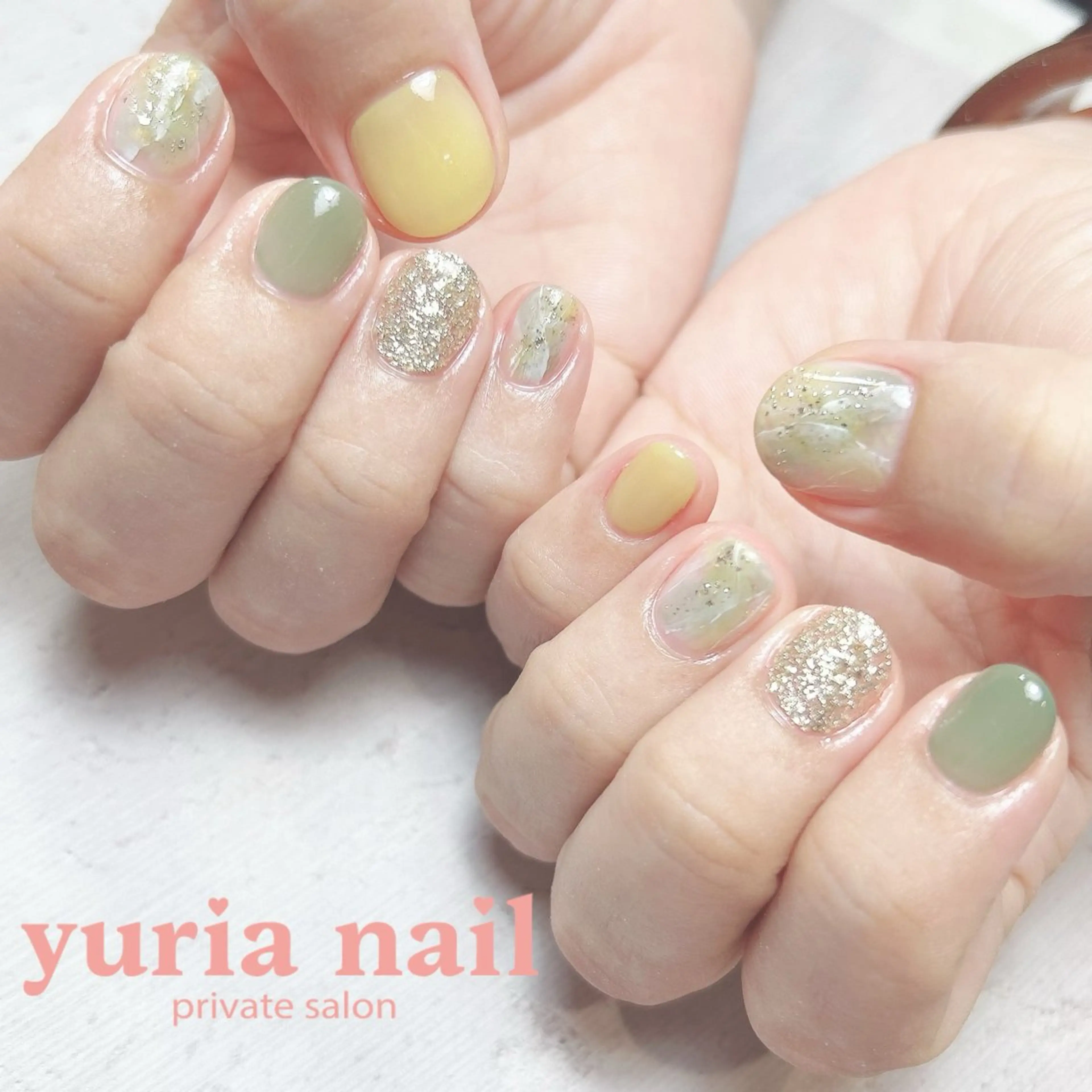 ネイル ジェルネイル グリーン 大理石ネイル(マーブル) ニュアンスネイル 黄色 ハンドネイル 小林 ゆりあのネイルデザイン