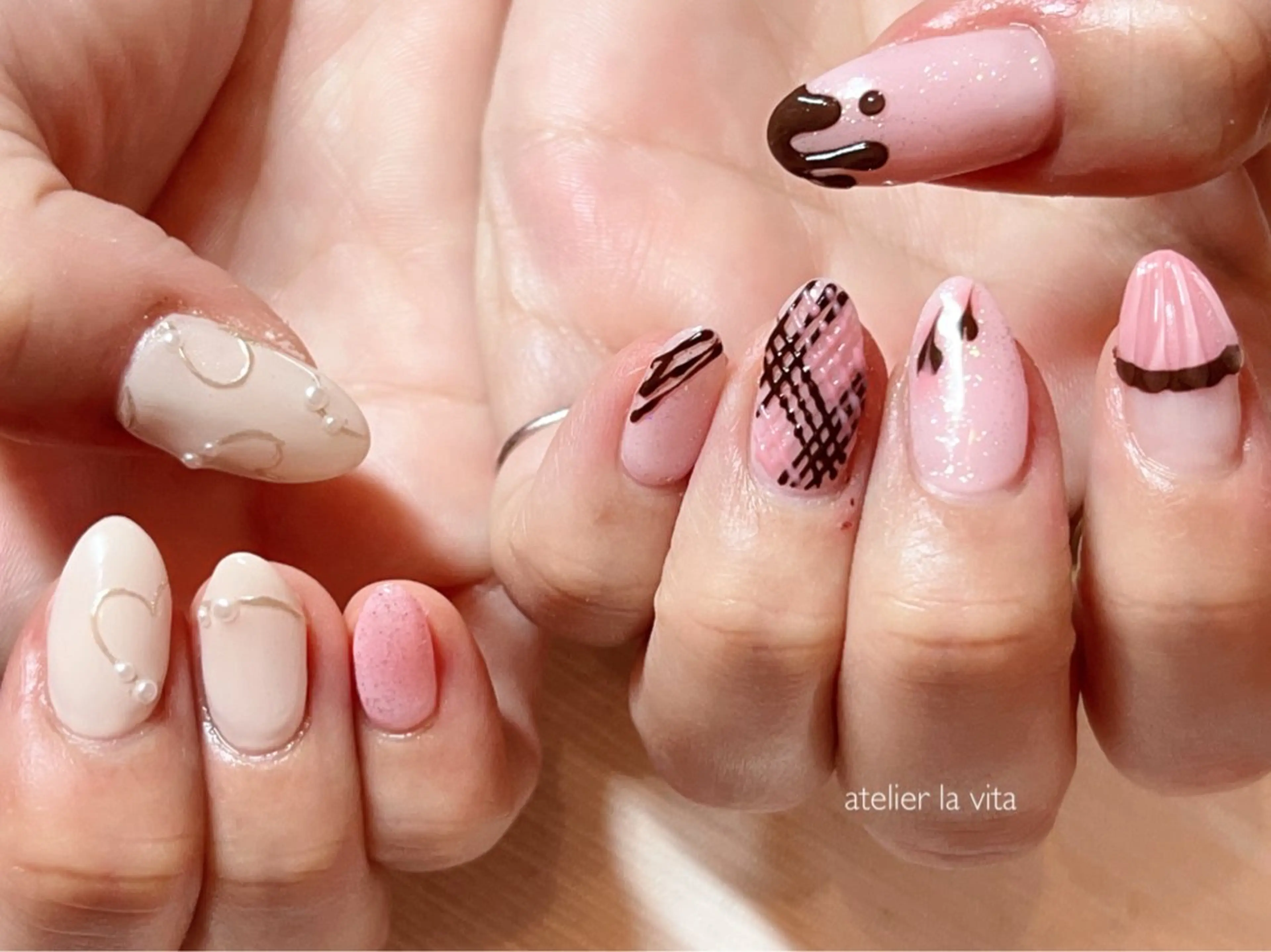 ネイル ジェルネイル ハート マットネイル ミラーネイル バレンタイン ハンドネイル atelier la vita所属・lavita. mimuraのネイルデザイン