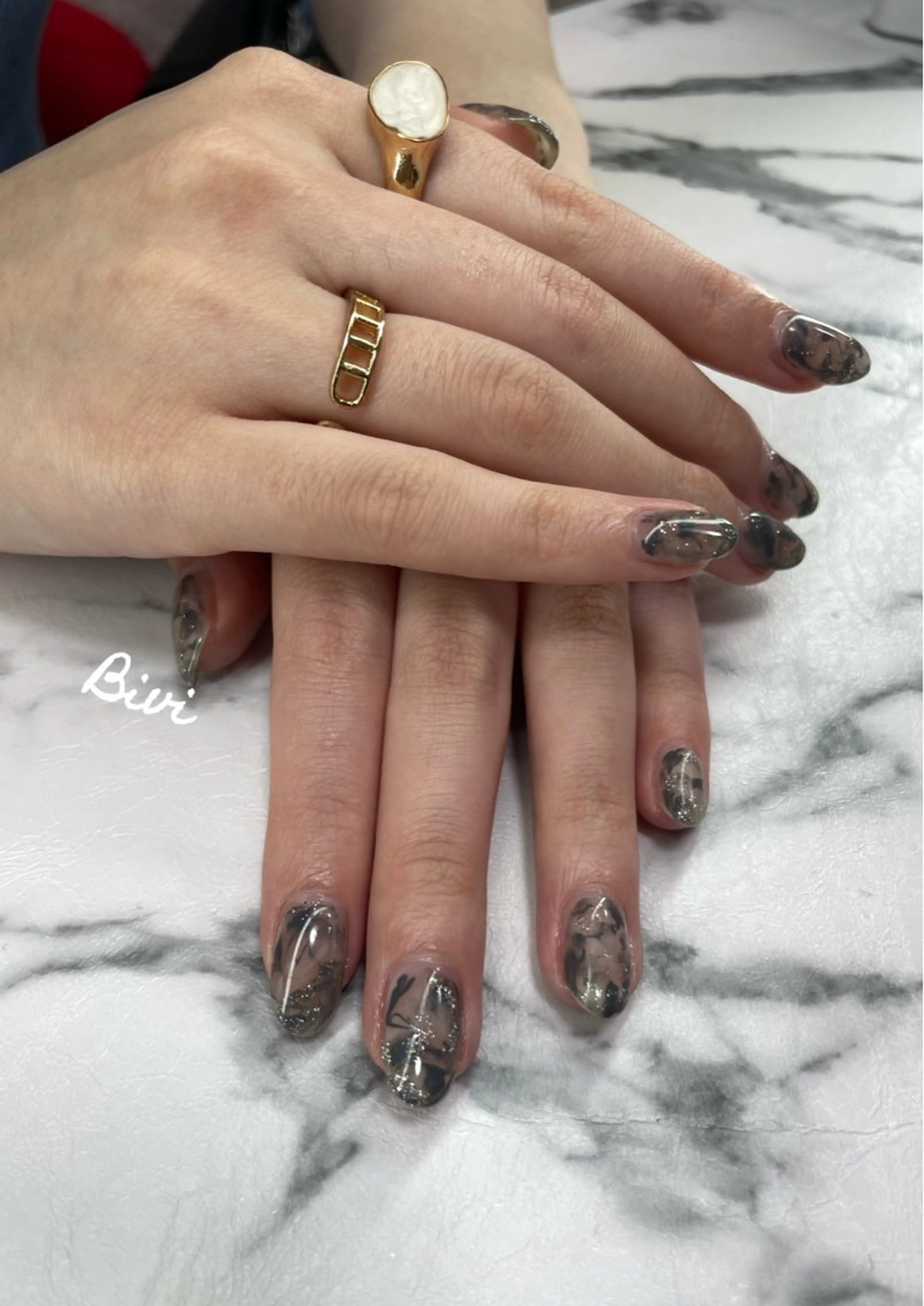 ネイル アートネイル フラッシュネイル ラメ(グリッター) ニュアンスネイル シルバー ハンドネイル ハンドケア ♡Bivi♡自爪に 優しいネイルサロンのネイルデザイン
