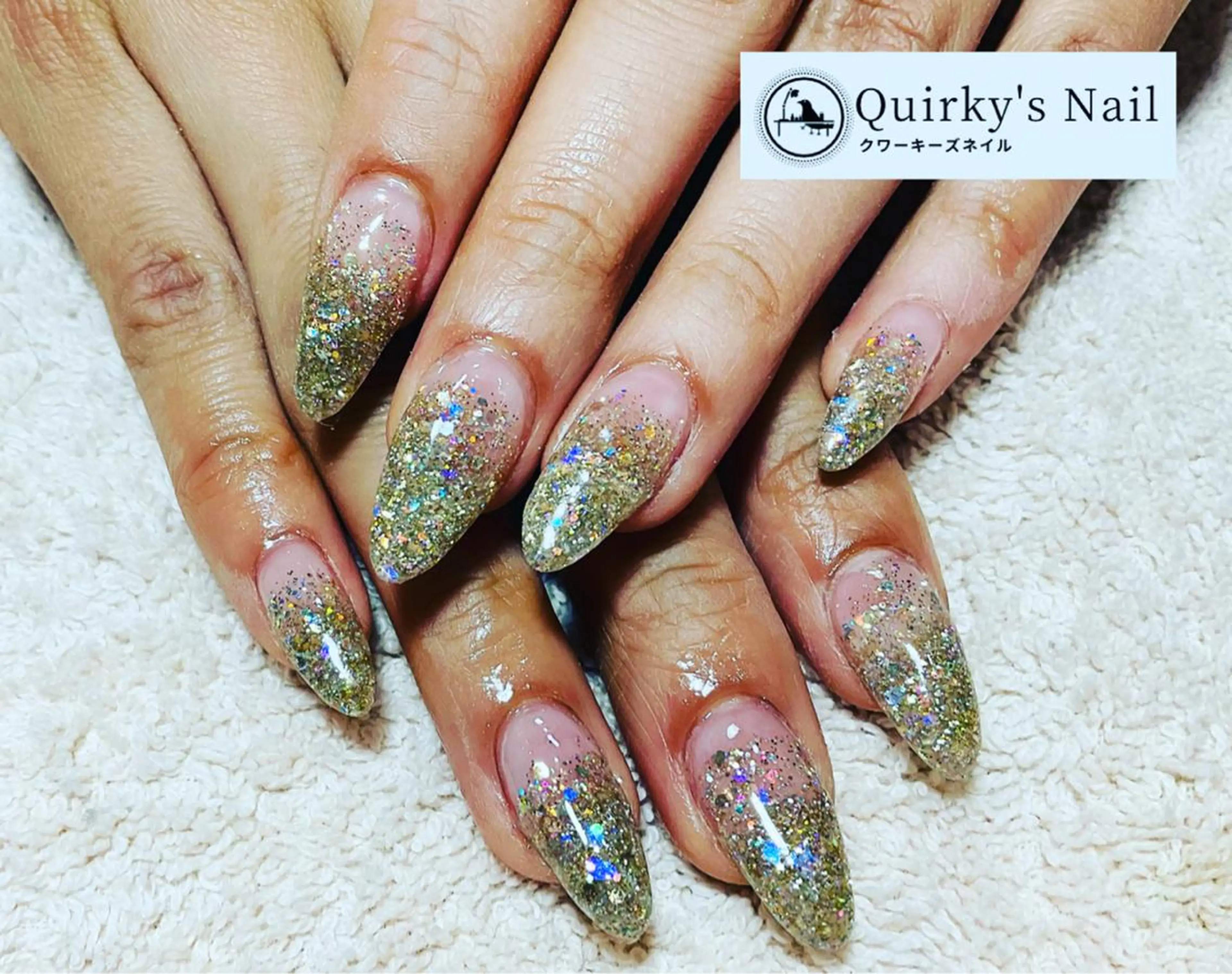 ネイル アートネイル ジェルネイル ゴールド グラデーション ホログラムネイル Quirky's Nail【栄店】のネイルデザイン