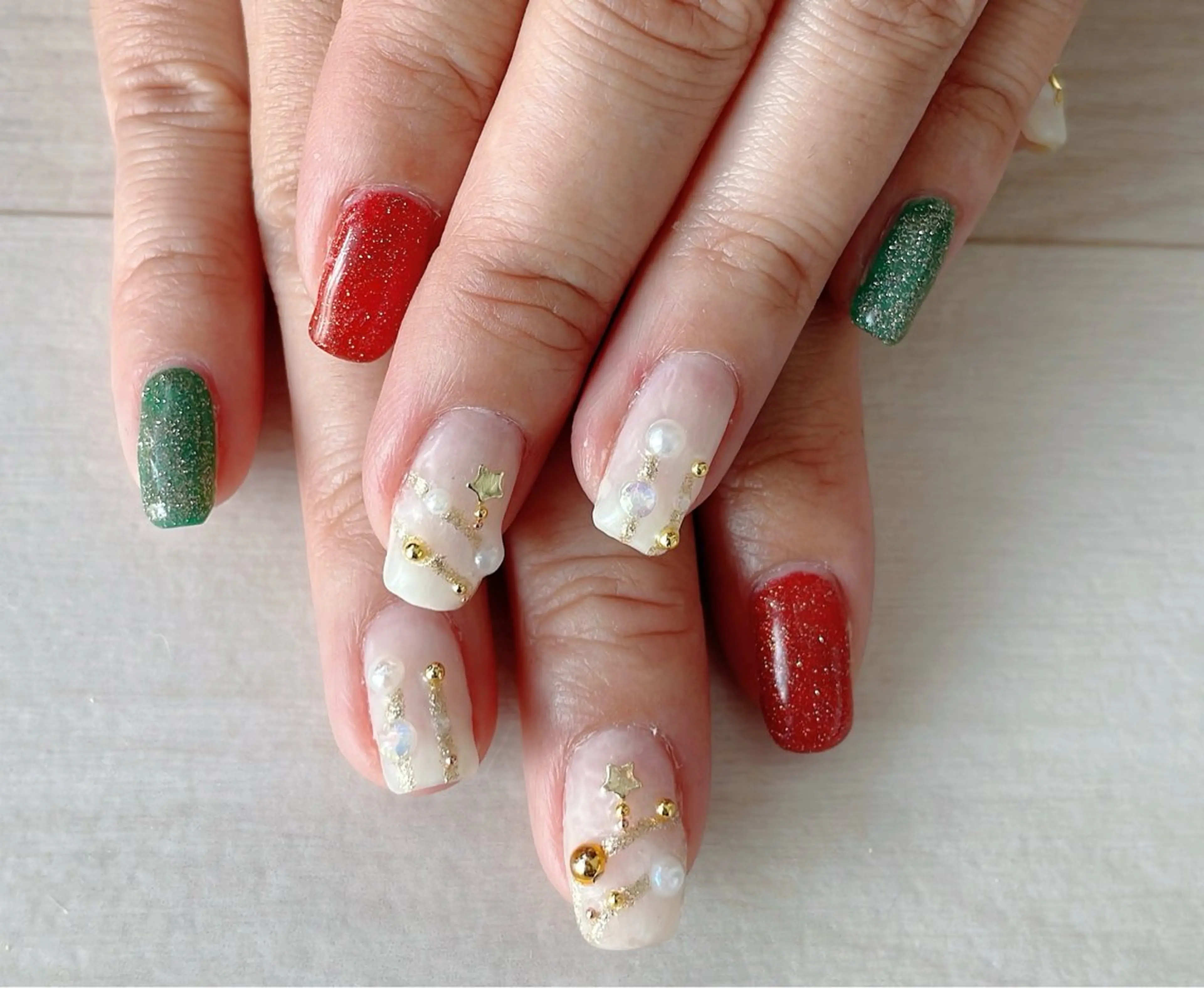 ネイル ネイルサロン＆スクール GINA所属・坂上 悠莉のネイルデザイン