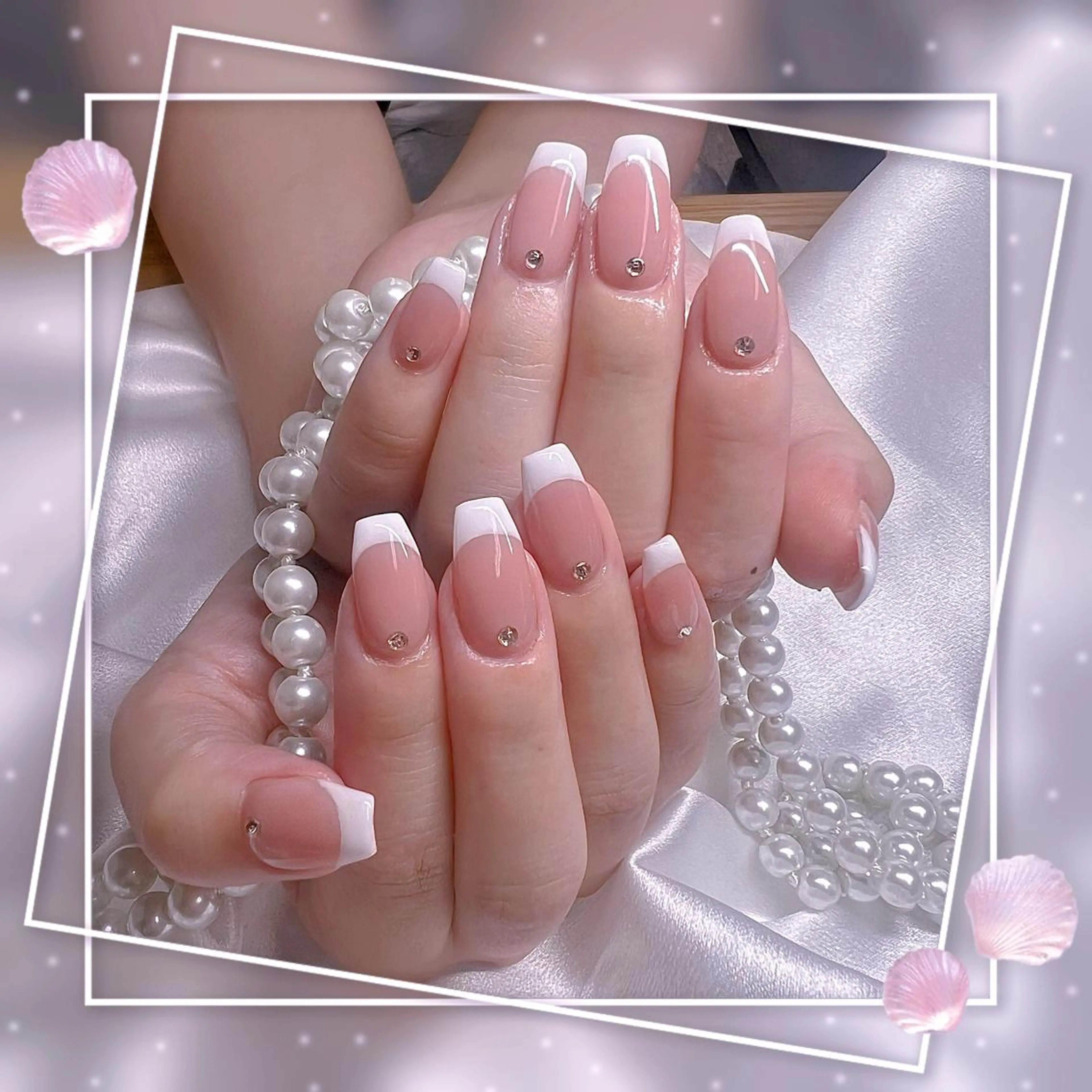 ネイル フレンチネイル キラキラネイル 韓国ネイル マグネットネイル マグネットフレンチ Chill Nailsalonのネイルデザイン
