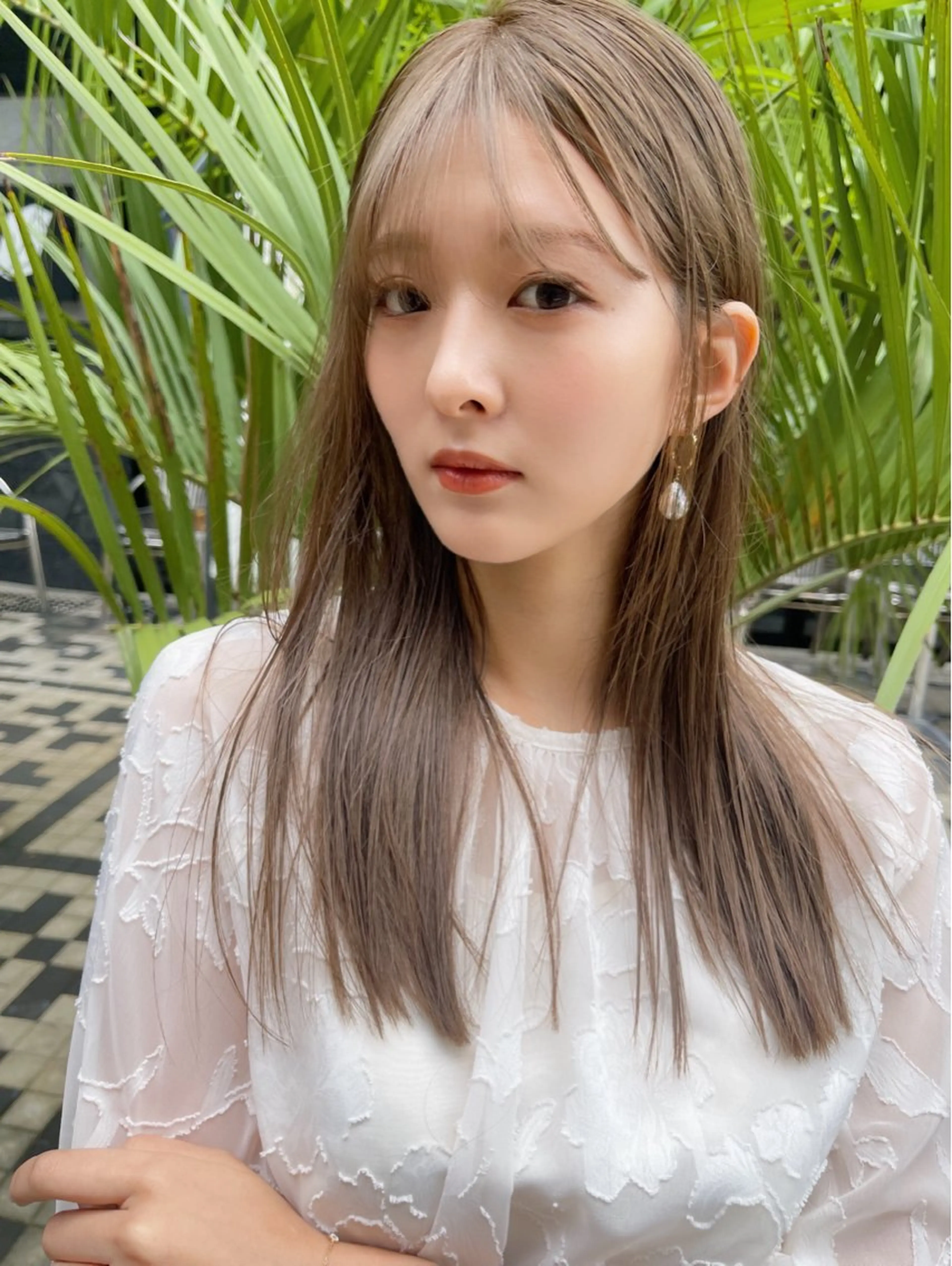 セミロング カラー ベージュカラー ハイトーンカラー オリーブベージュ ヘアカラー トリートメント AiM 大名のヘアスタイル
