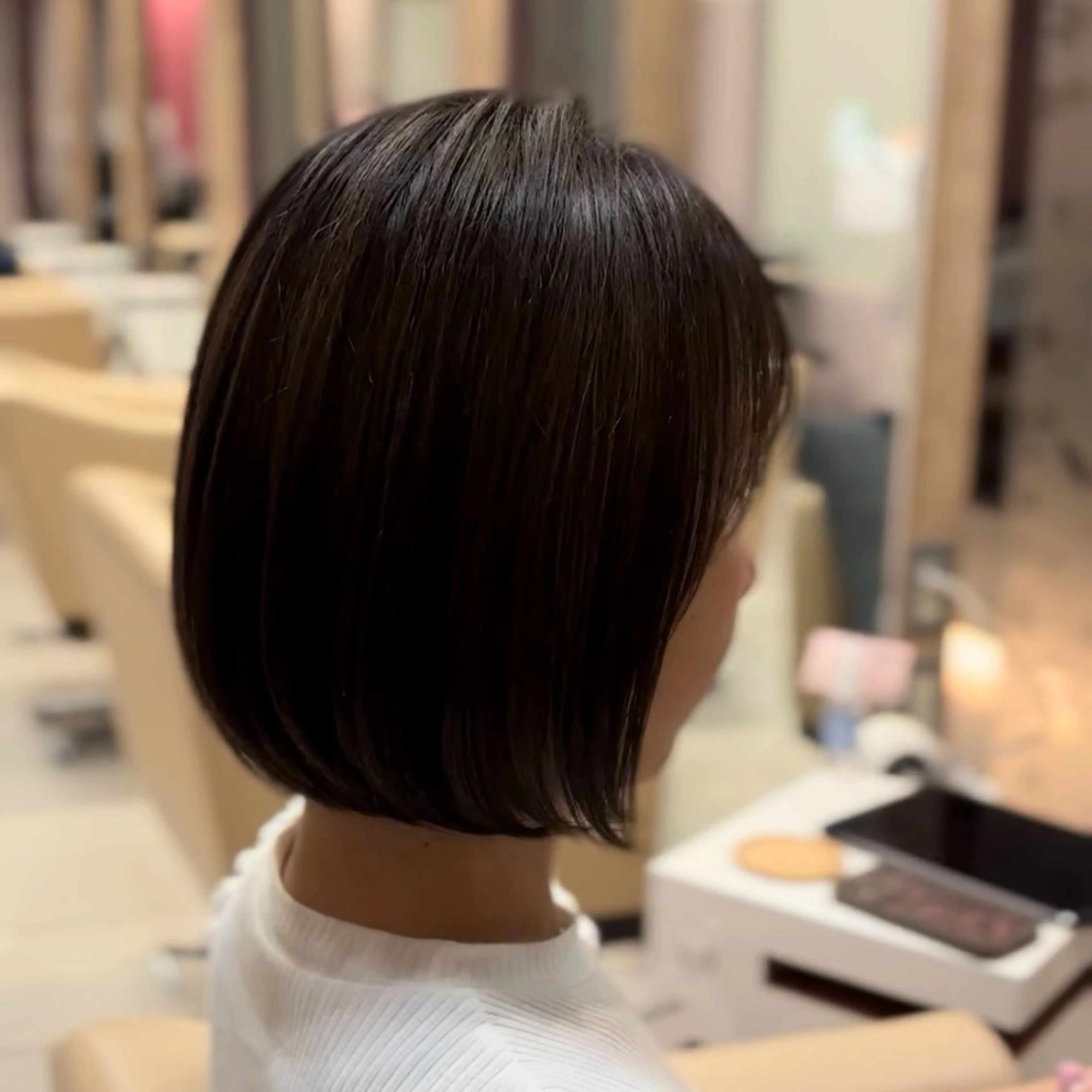 ショート カラー カット ヘアカラー FIGARO Ribute 登美ケ丘店所属・藤井勇太/ 切りっぱなしボブのヘアスタイル