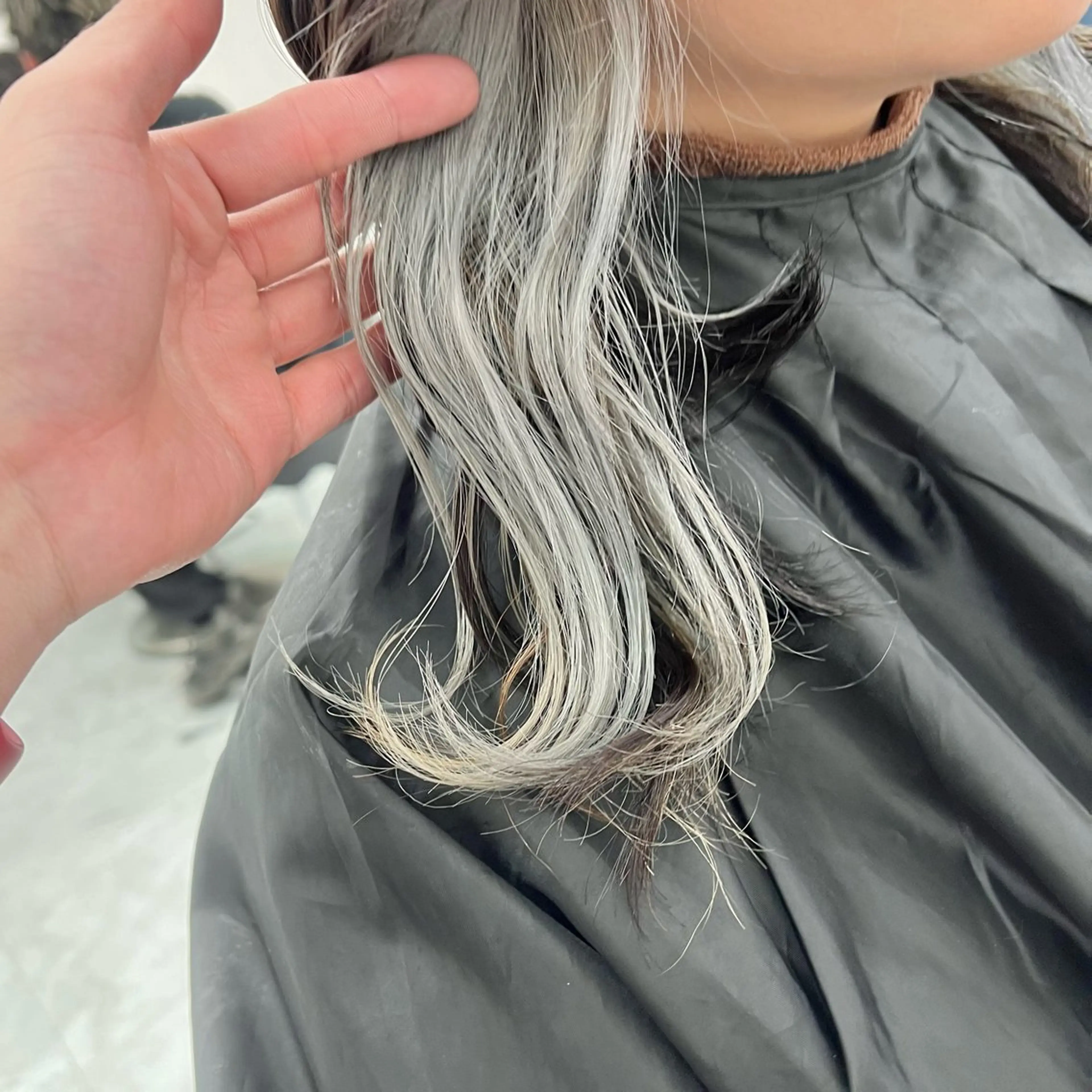 ミディアム カラー カット 縮毛矯正 韓国スタイル🇰🇷 トレンドレイヤー🪡のヘアスタイル