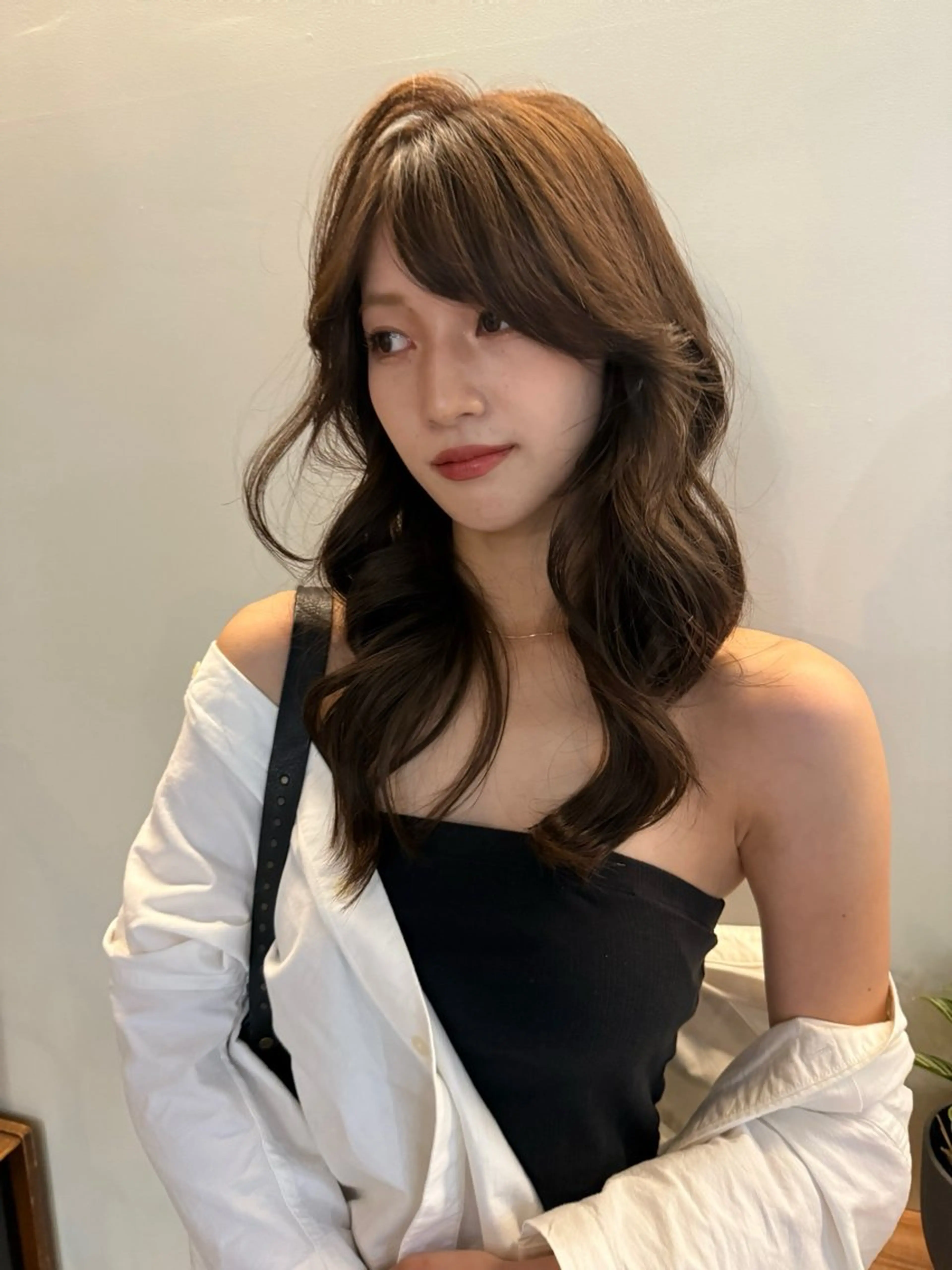 セミロング くびれヘア 顔まわりレイヤー 韓国風ヘア くびれレイヤー レイヤーカット カット ヘアカラー 海外風レイヤーカット chinatsuのヘアスタイル
