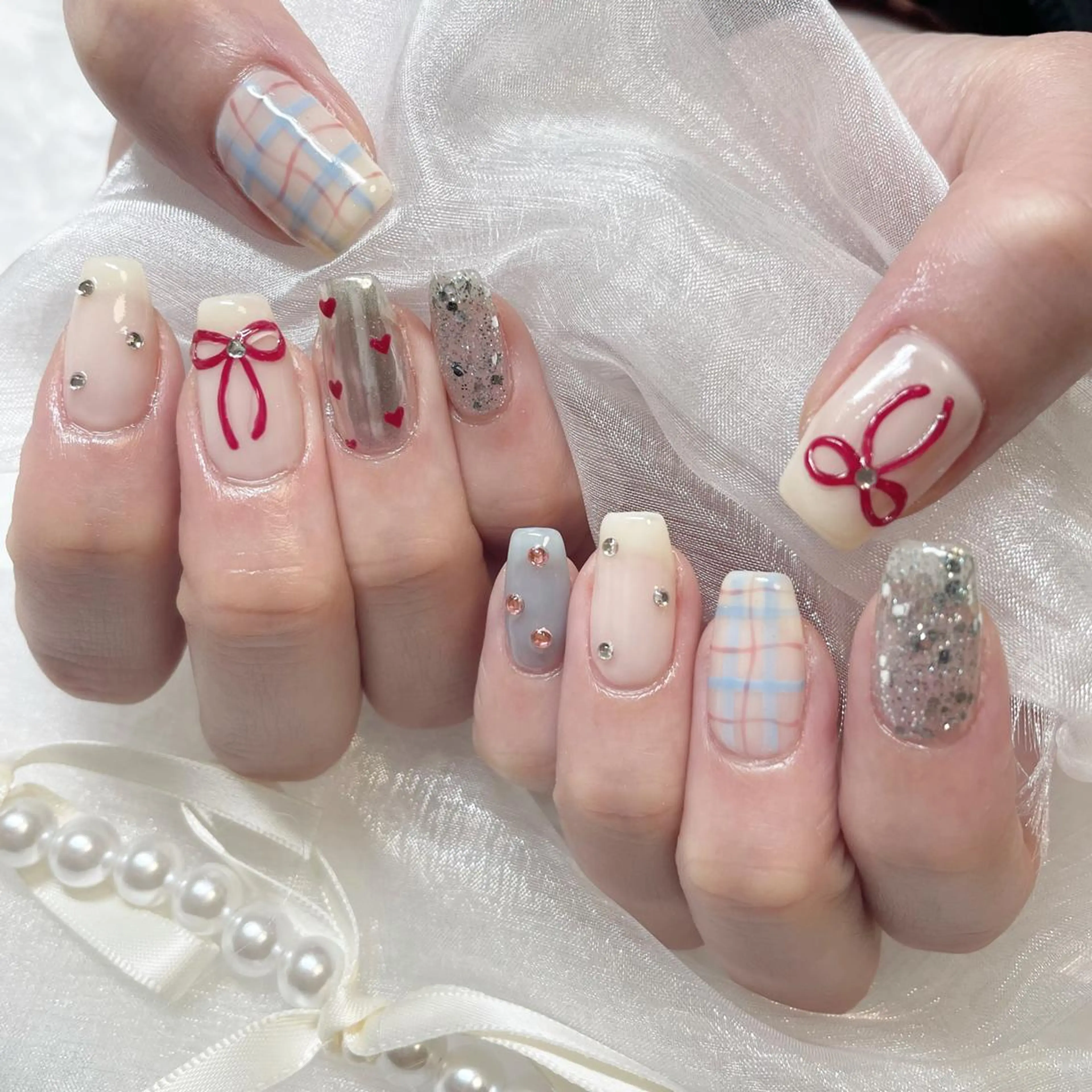 ネイル ジェルネイル キラキラネイル 韓国ネイル 持ち込み ワンカラーネイル ハンドネイル fiore nail 🦋のネイルデザイン