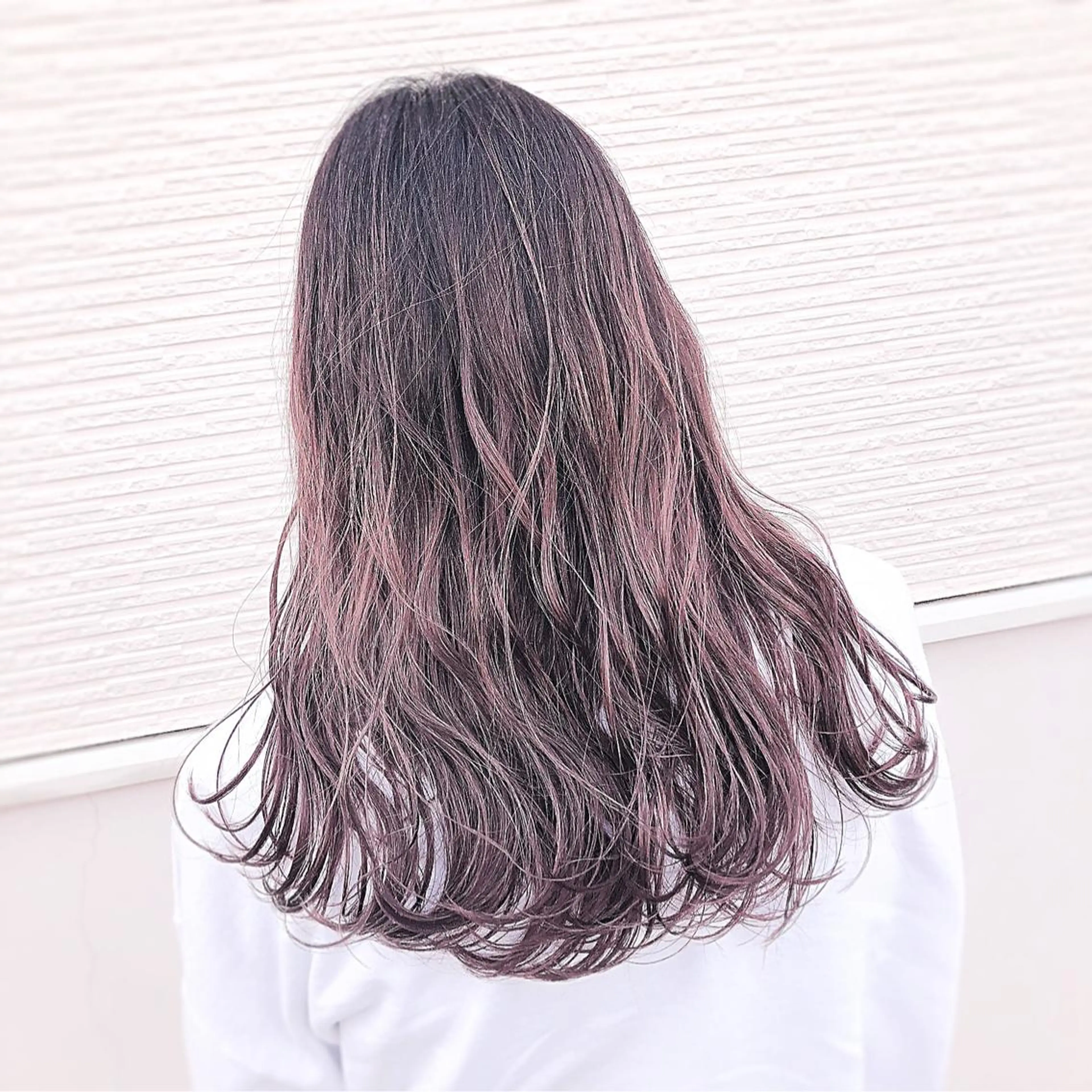 セミロング カラー バレイヤージュ レイヤーカット 名畑 裕貴のヘアスタイル