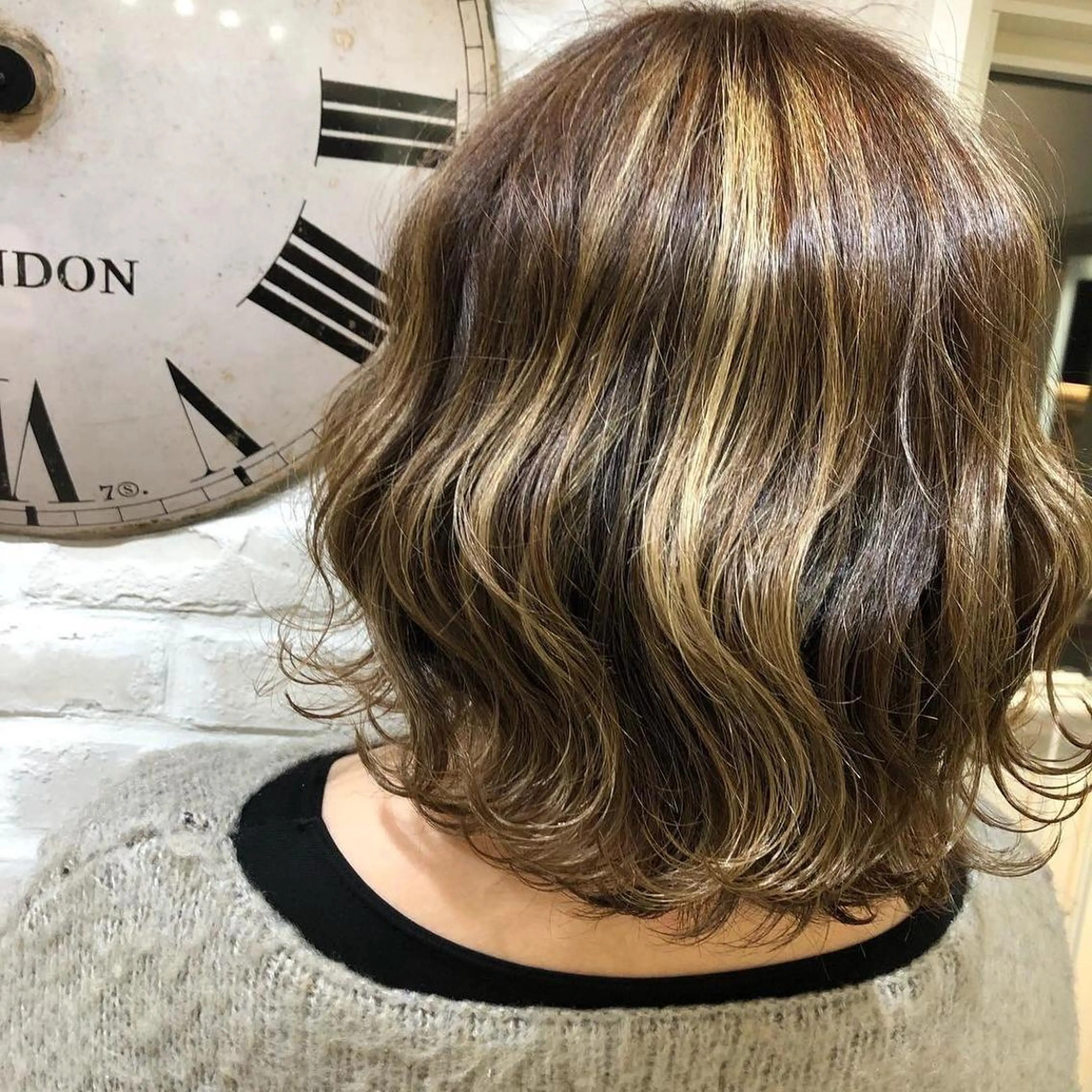 ショート カラー ハイライトカラー 外国人風カラー ハイライト カット ヘアカラー トリートメント ヘアセット Aujua ソムリエ 勝又舞夏のヘアスタイル