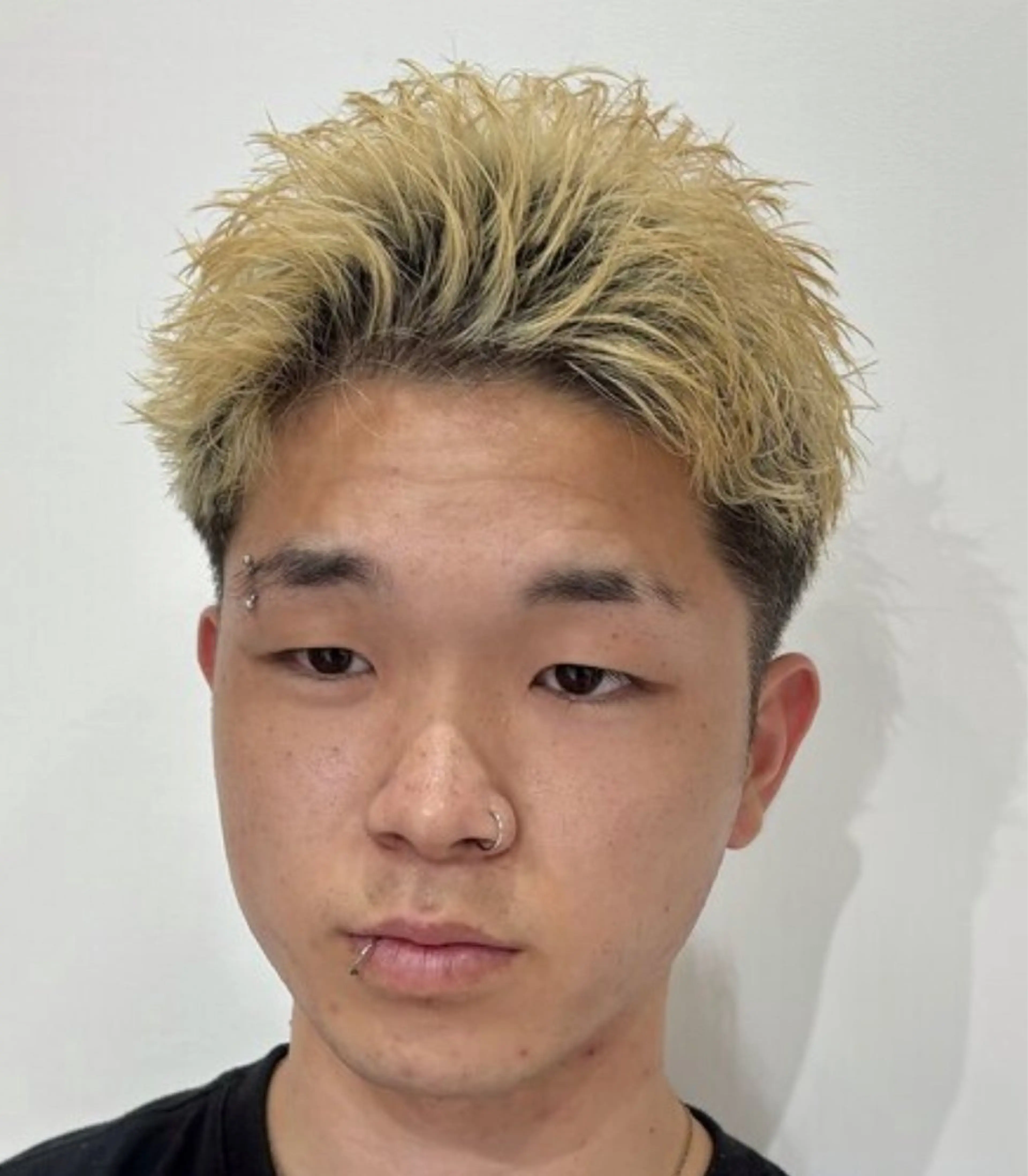 ショート カラー メンズ メンズブリーチ ブリーチ 抜きっぱなしブロンド ヘアカラー トリートメント ✨メンズ特化✨ サーフカール🏄‍♂のヘアスタイル
