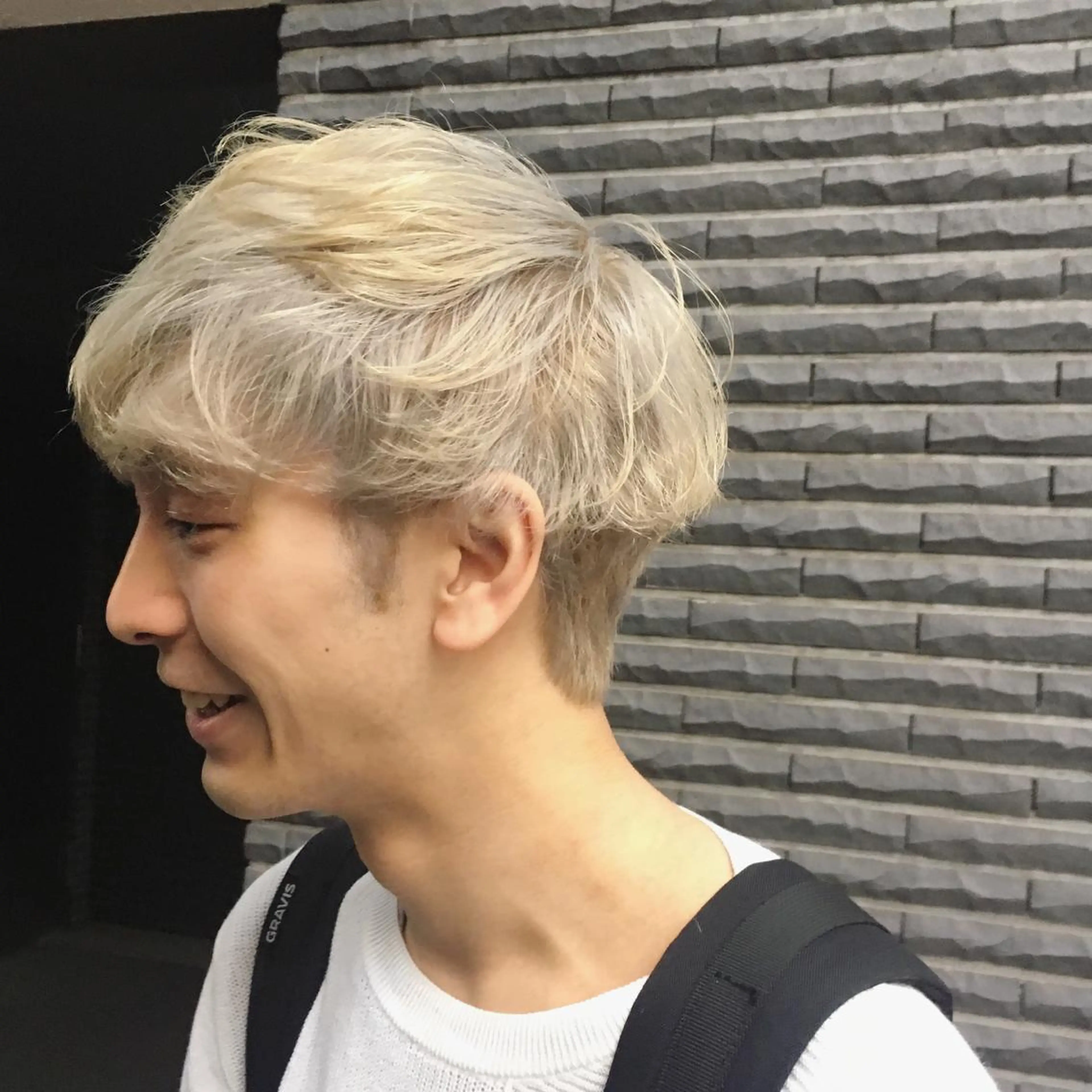 ショート カラー メンズ ベージュカラー ホワイトベージュ 山口 悟のヘアスタイル