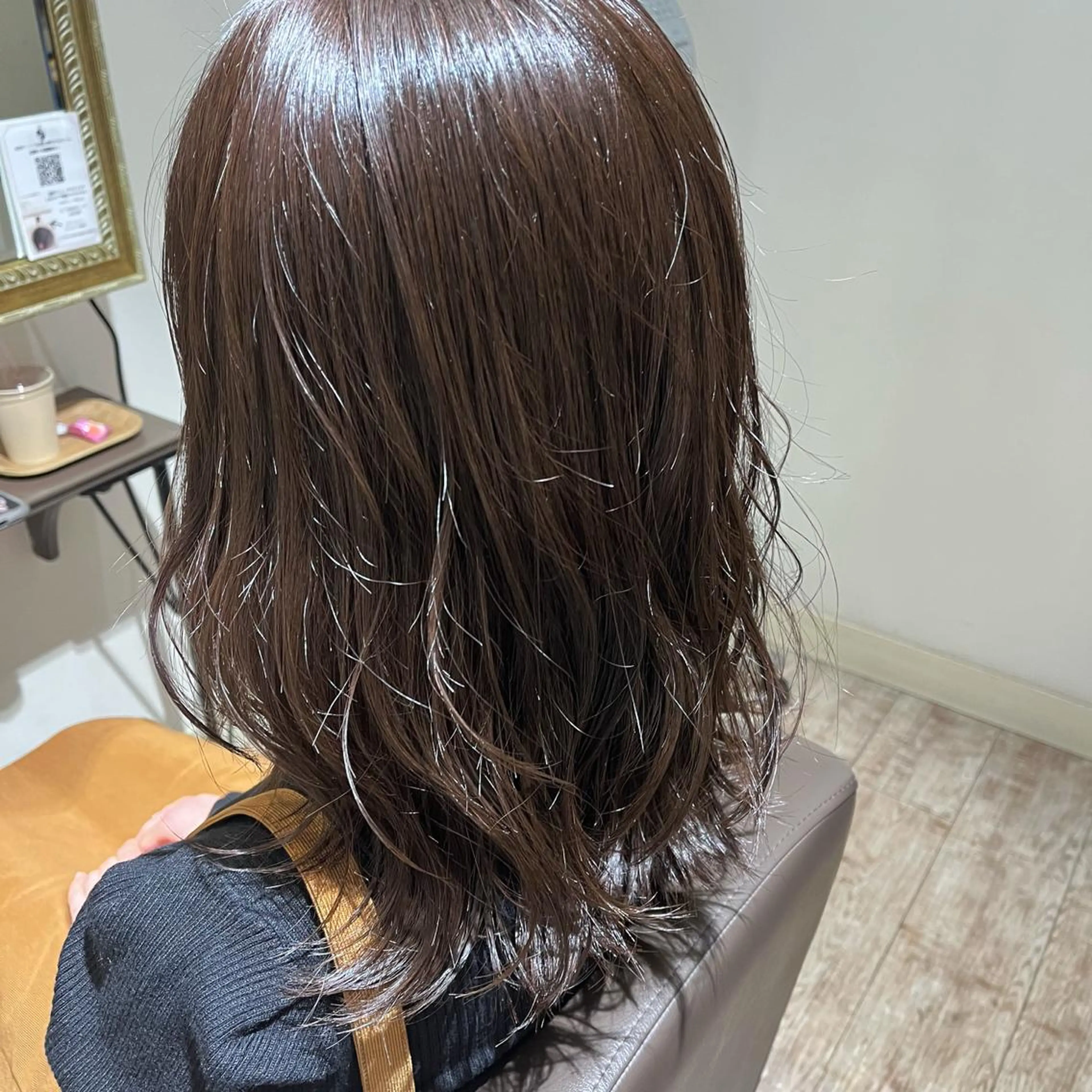 ミディアム 西垣 佳苗のヘアスタイル