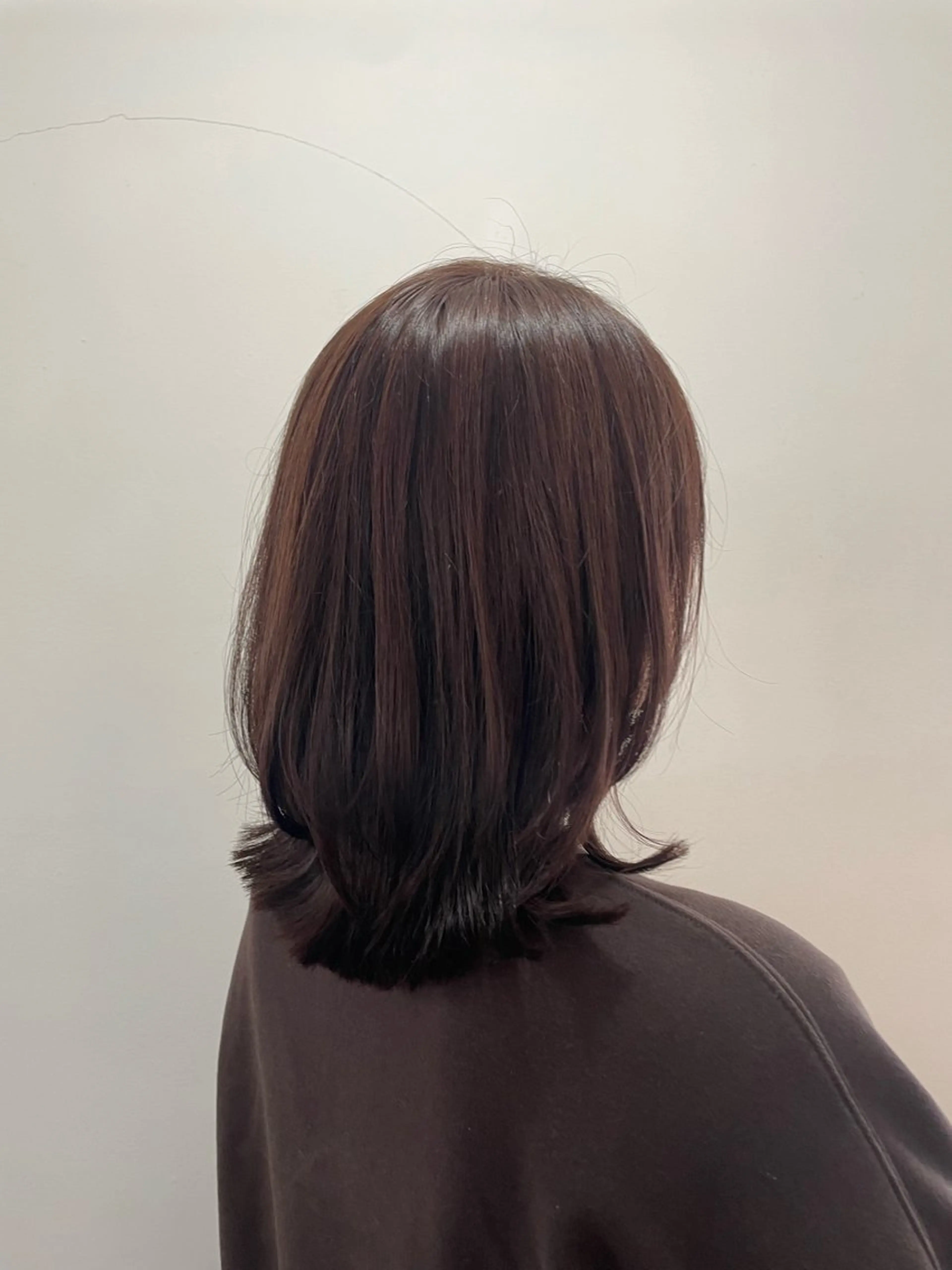 ミディアム カラー ミディアムレイヤー ブリーチ ケアブリーチ イヤリングカラー インナーカラー mopa所属・mopa_kaede フェミニン／艶髪のヘアスタイル