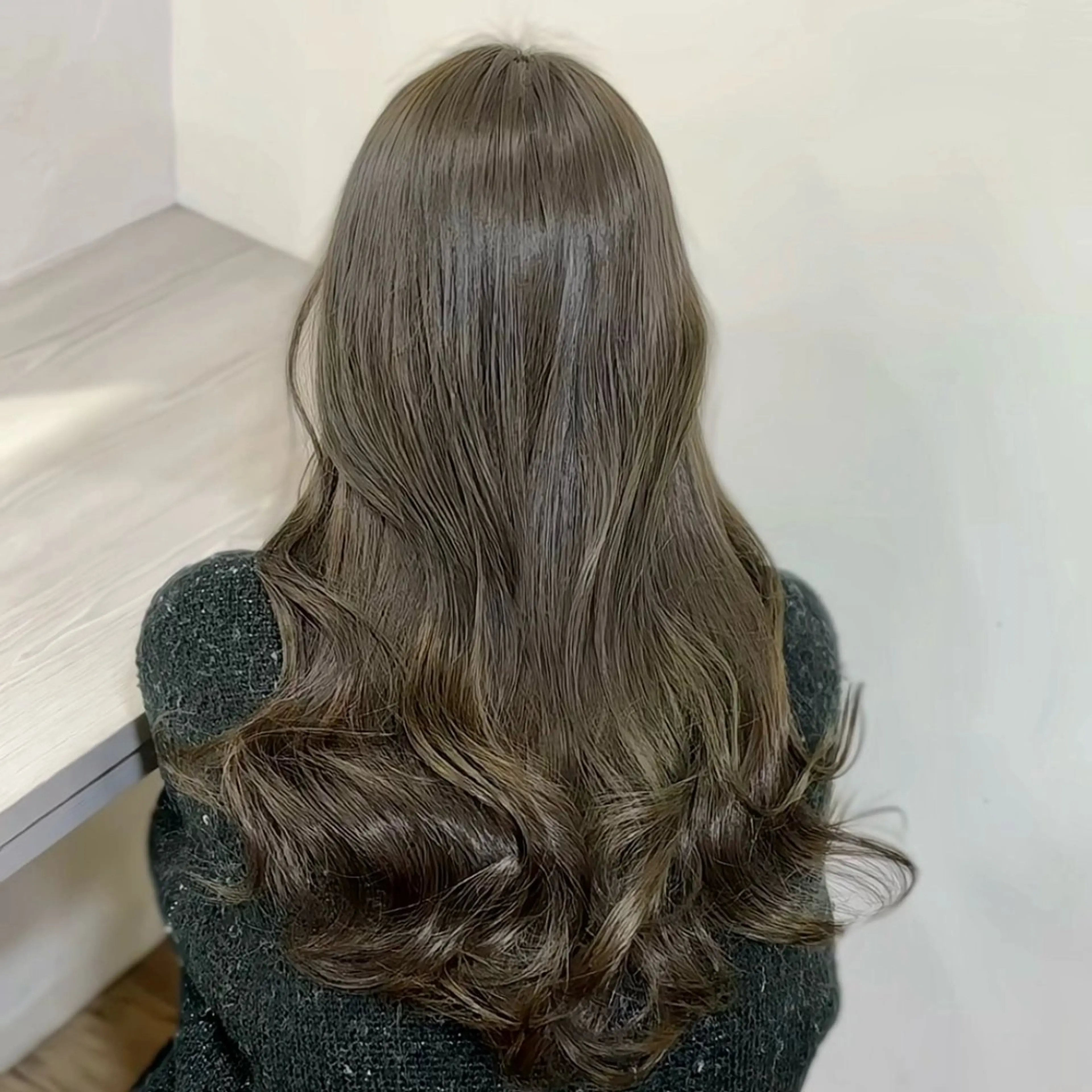 ロング カラー グレージュ オリーブグレージュ オリーブグレー ヘアカラー ブリーチなしベージュ 特化 松村 茶屋町のヘアスタイル
