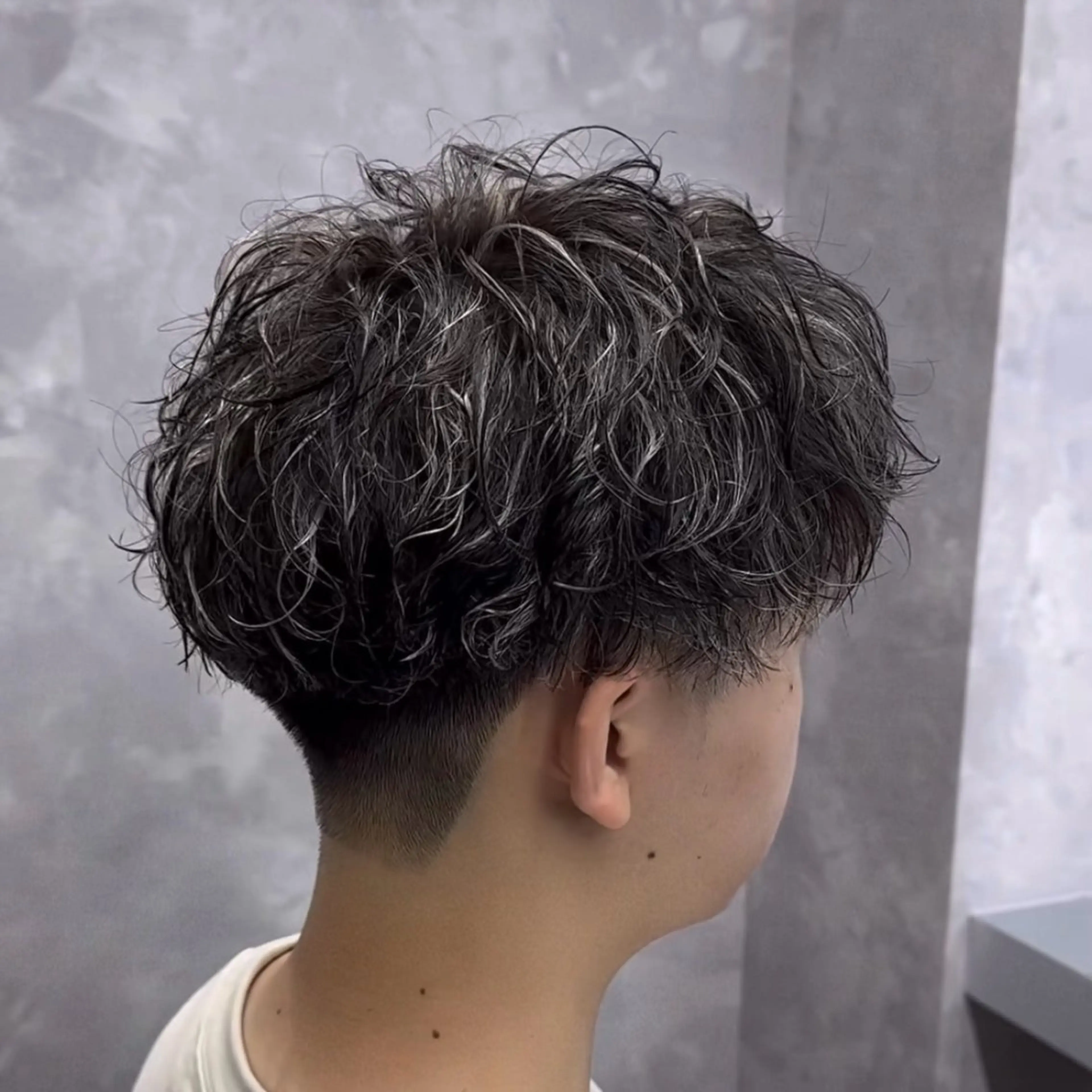 カラー パーマ メンズ カット ヘアカラー パーマ メンズパーマ🔵 ハイトーン✨原田慎也のヘアスタイル