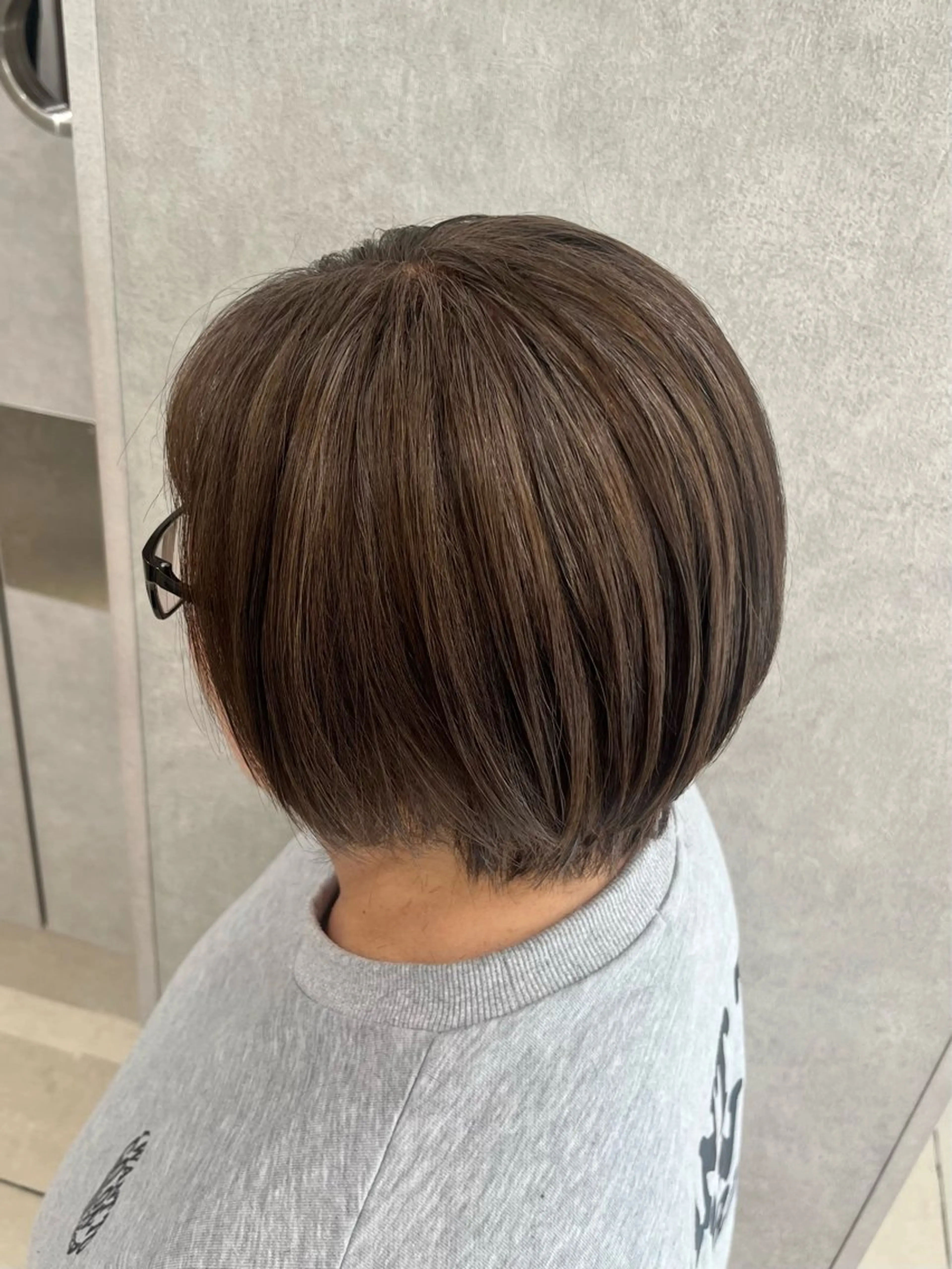 ショート カラー ブリーチ ハイライトカラー ブリーチなしカラー ハイライト カット ヘアカラー トリートメント 巖本 真希のヘアスタイル