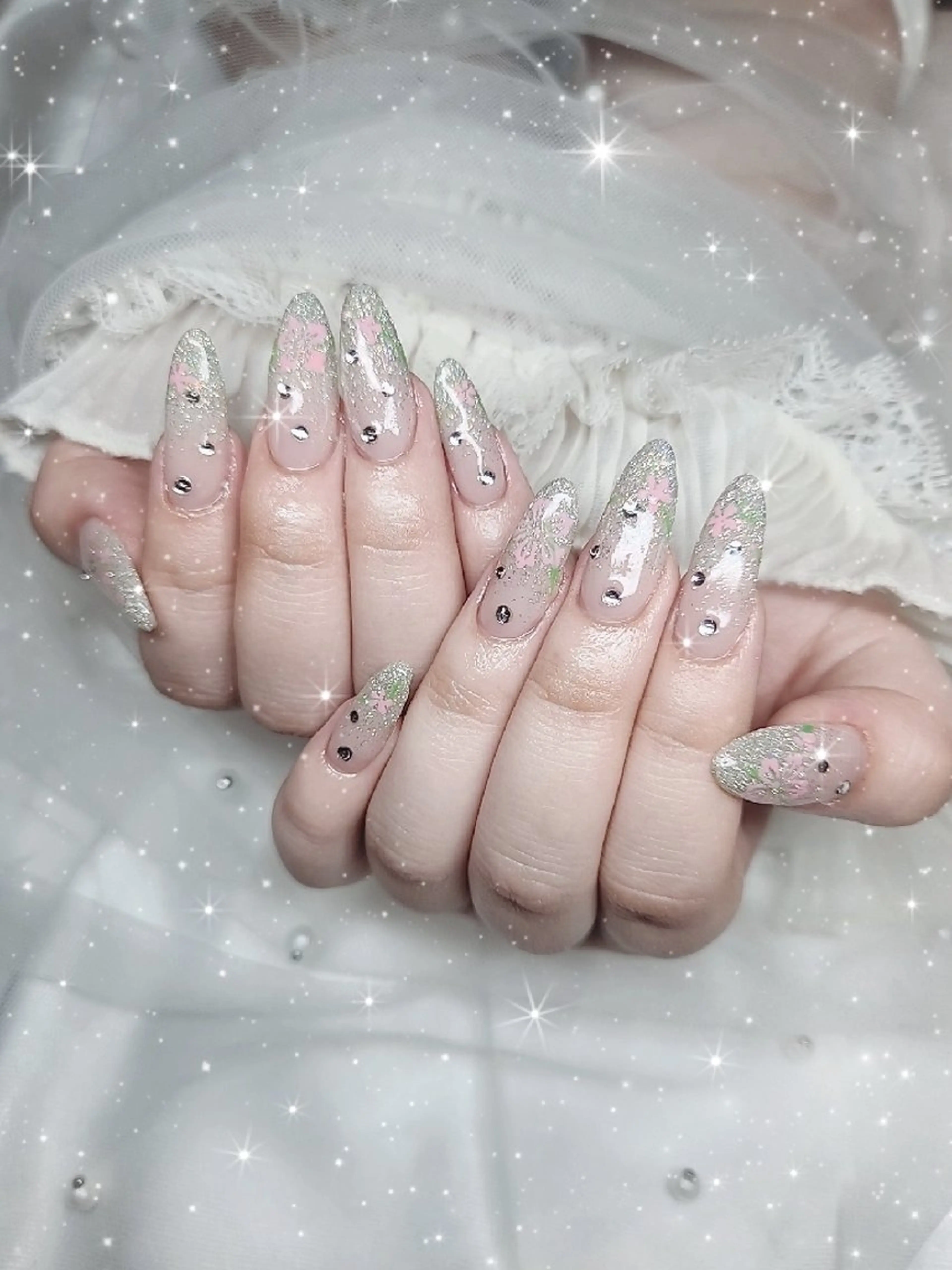 ネイル フラッシュネイル フラワーネイル キラキラネイル 韓国ネイル 持ち込み ハンドネイル nailsalon sissy所属・sissy hatsuneのネイルデザイン