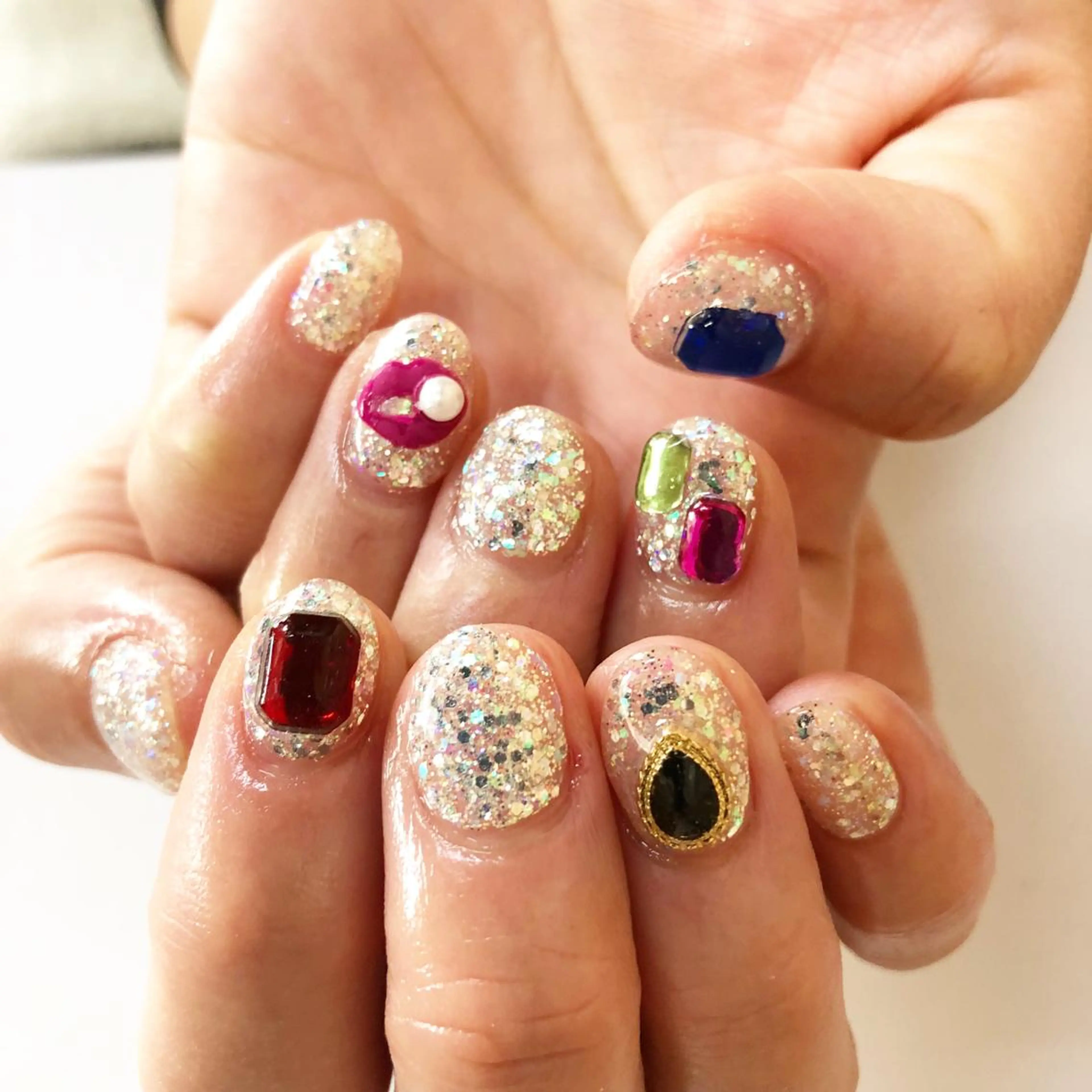 ネイル マツエク・マツパ ホログラムネイル キラキラネイル ラメ(グリッター) esNail&eye イーズネイル＆アイのネイルデザイン